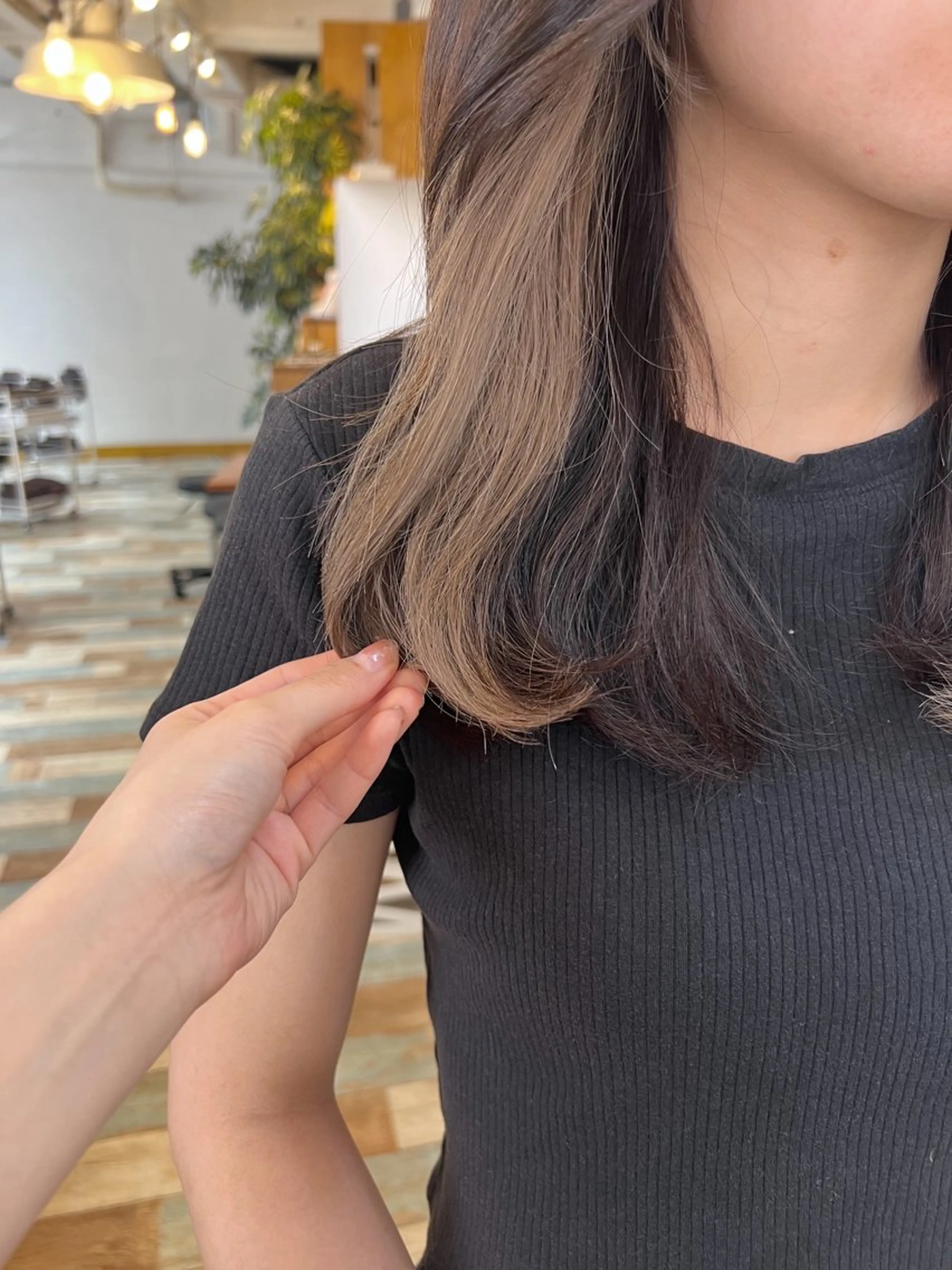 セミロング カラー ベージュカラー デザインカラー イヤリングカラー ハイライトカラー ボブ カット ヘアカラー トリートメント KANA/ボブ/ インナーカラー/艶髪のヘアスタイル