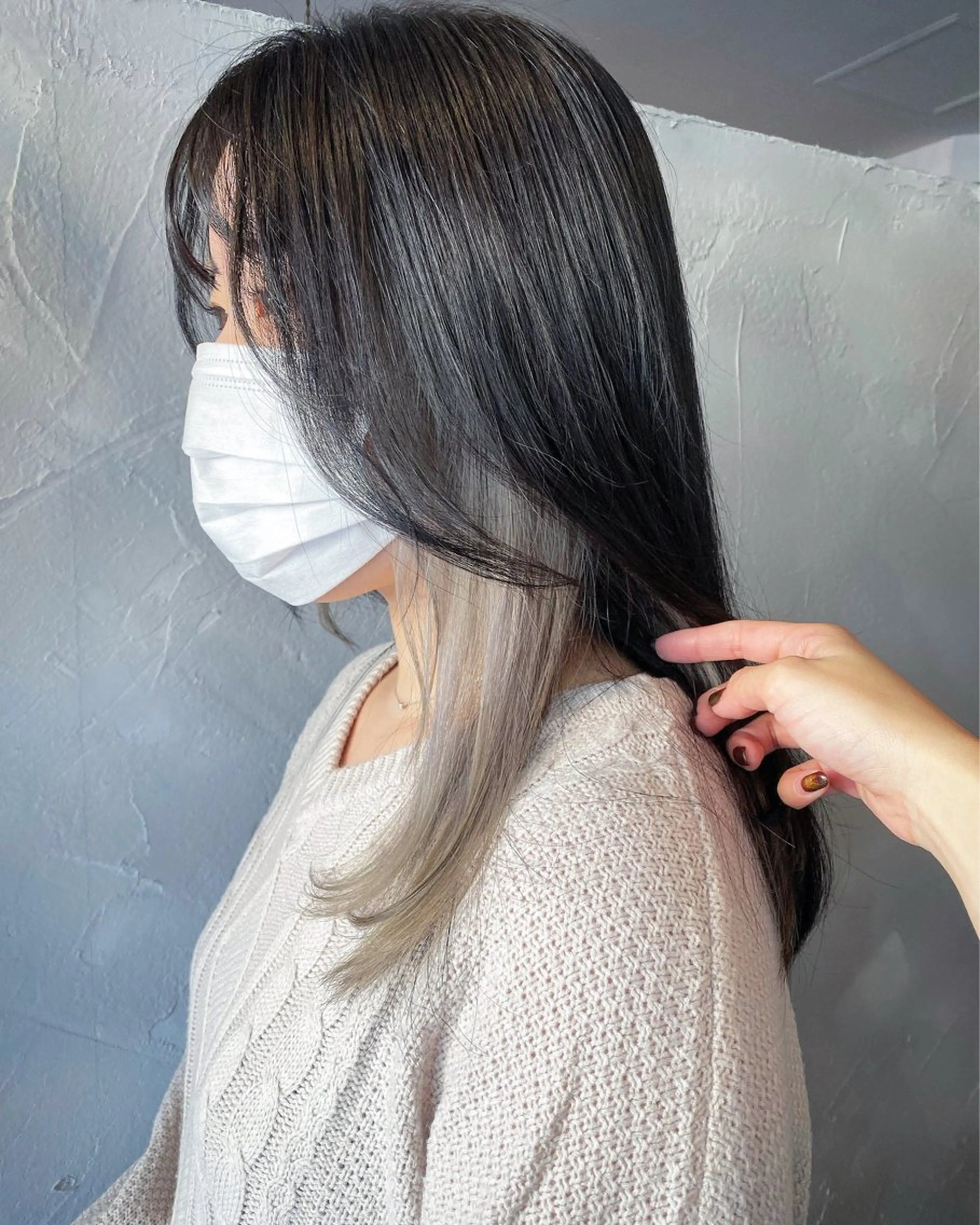 ロング カラー 透明感カラー インナーカラー シルバー 石井 大空のヘアスタイル