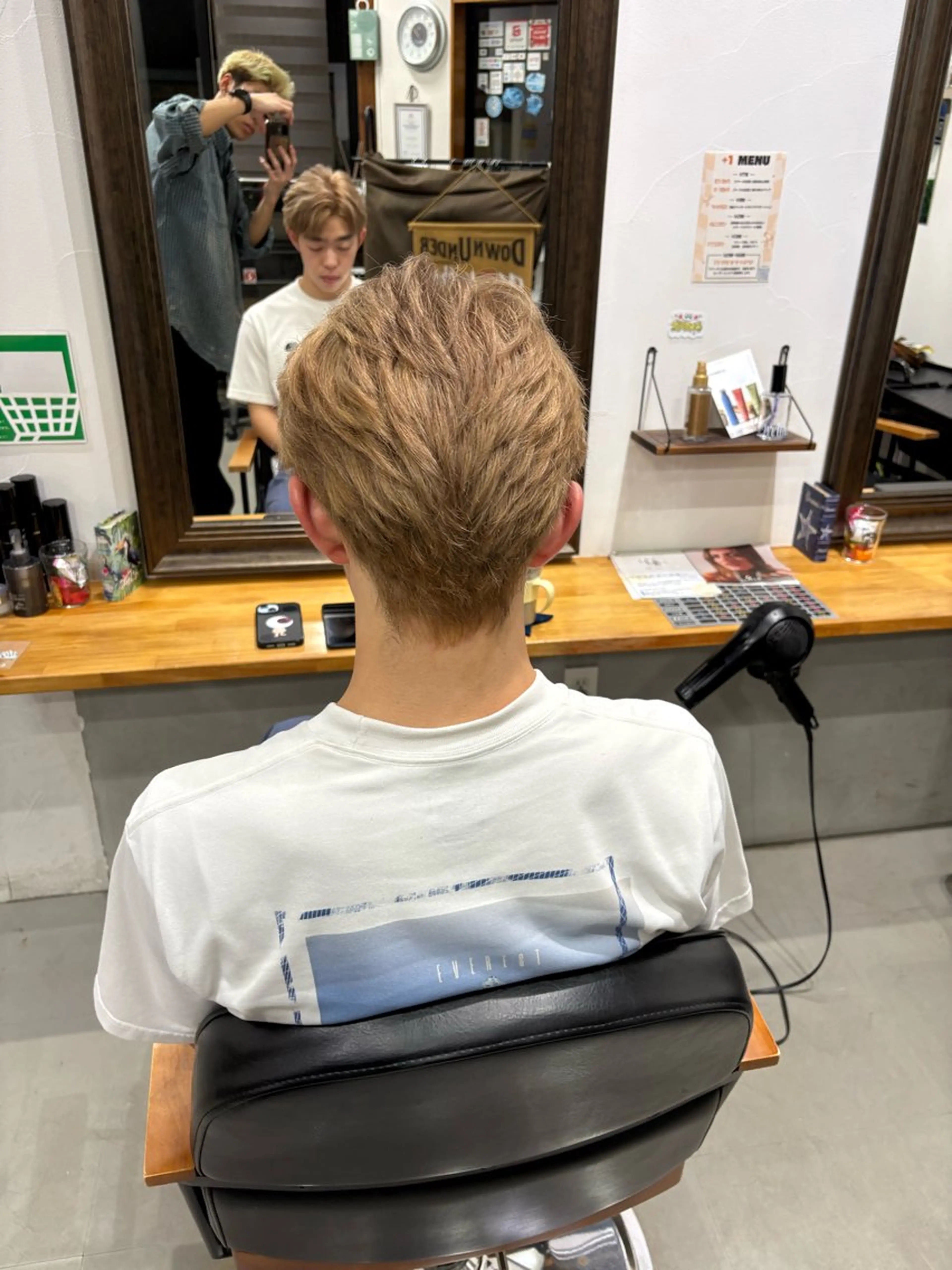 カラー メンズ まろやかなベージュ 小池春樹のヘアスタイル