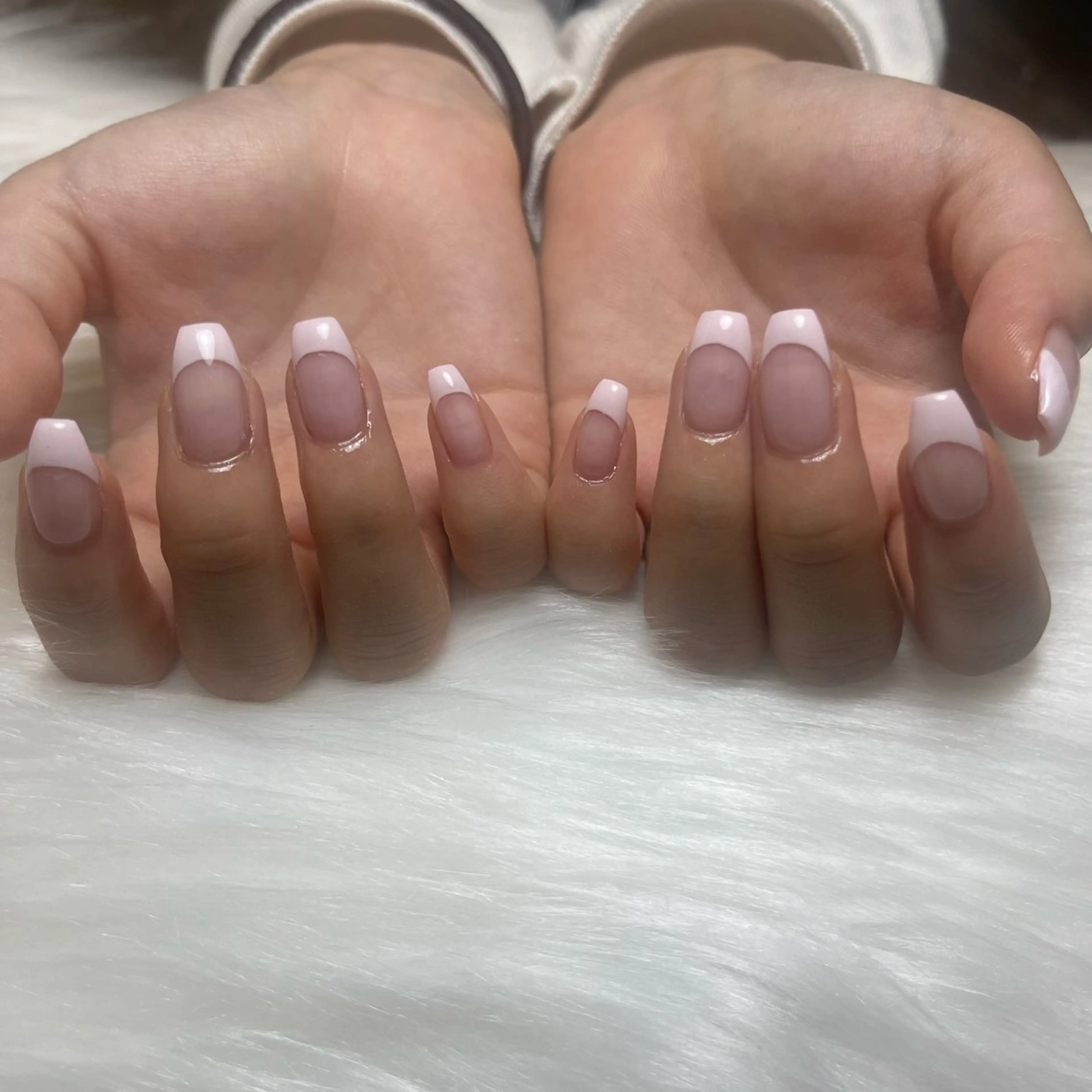 ネイル フレンチネイル ハンドネイル 🧁fein. nana🩵のネイルデザイン