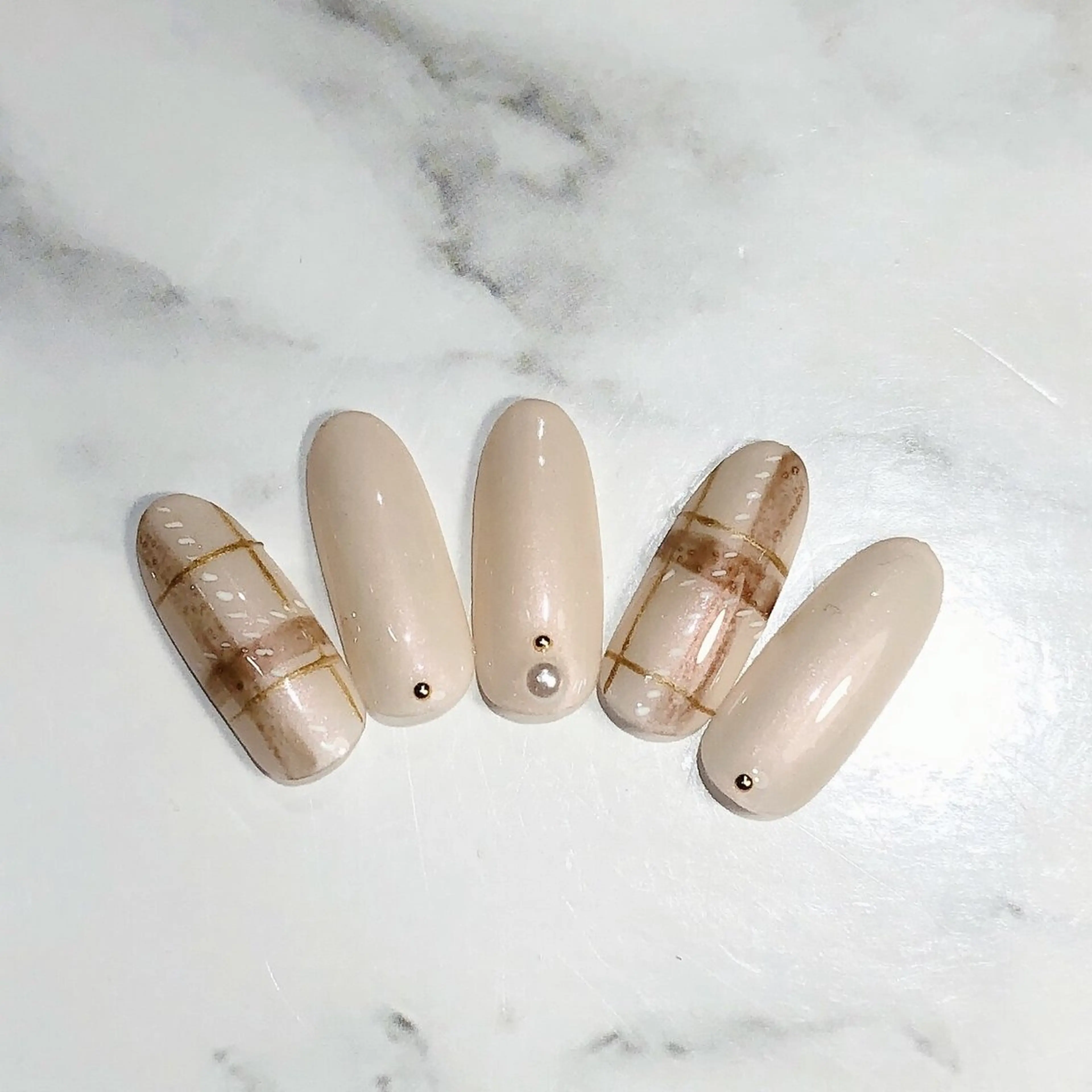 ネイル アニマル柄 フットネイル ジェルネイル マグネットネイル マットネイル ネイルサロン パールのネイルデザイン