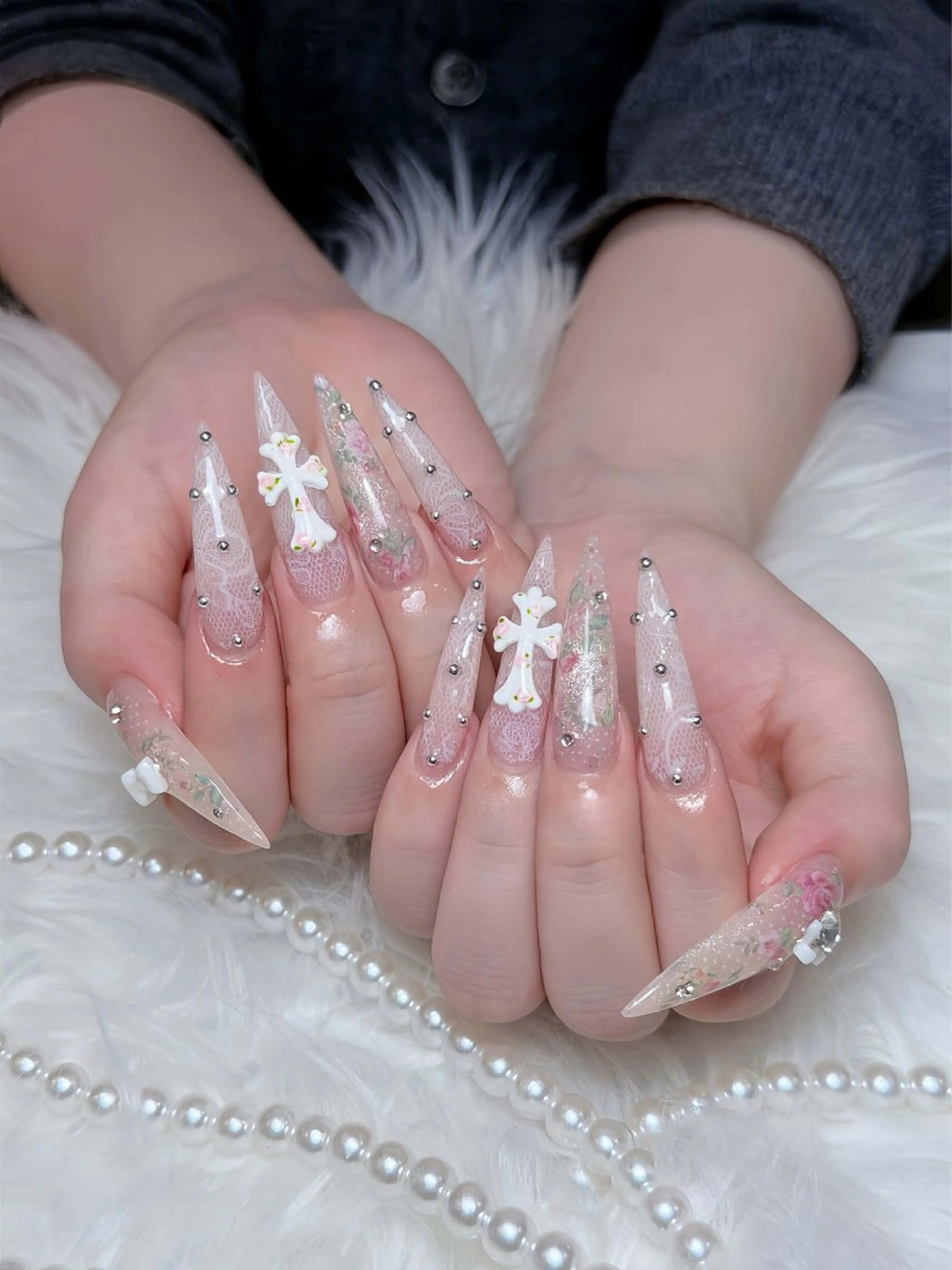 ネイル チークネイル ドット フレンチネイル グラデーション ハート ハンドネイル Julli NailStudioのネイルデザイン