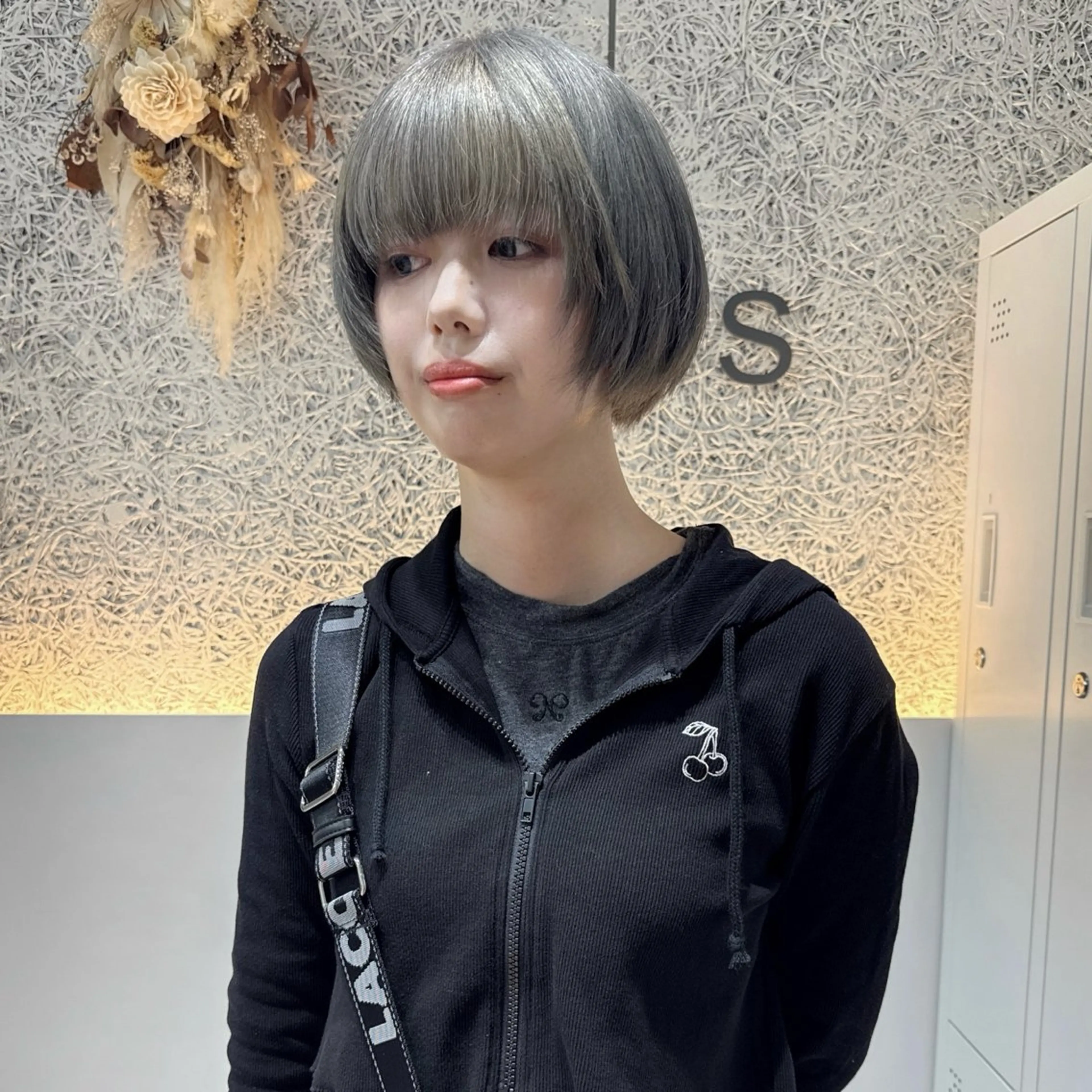 ミディアム カラー ブリーチ シルバー カット ヘアカラー トリートメント 🌱ブリーチ・透明感 カラー/mapi🦭のヘアスタイル