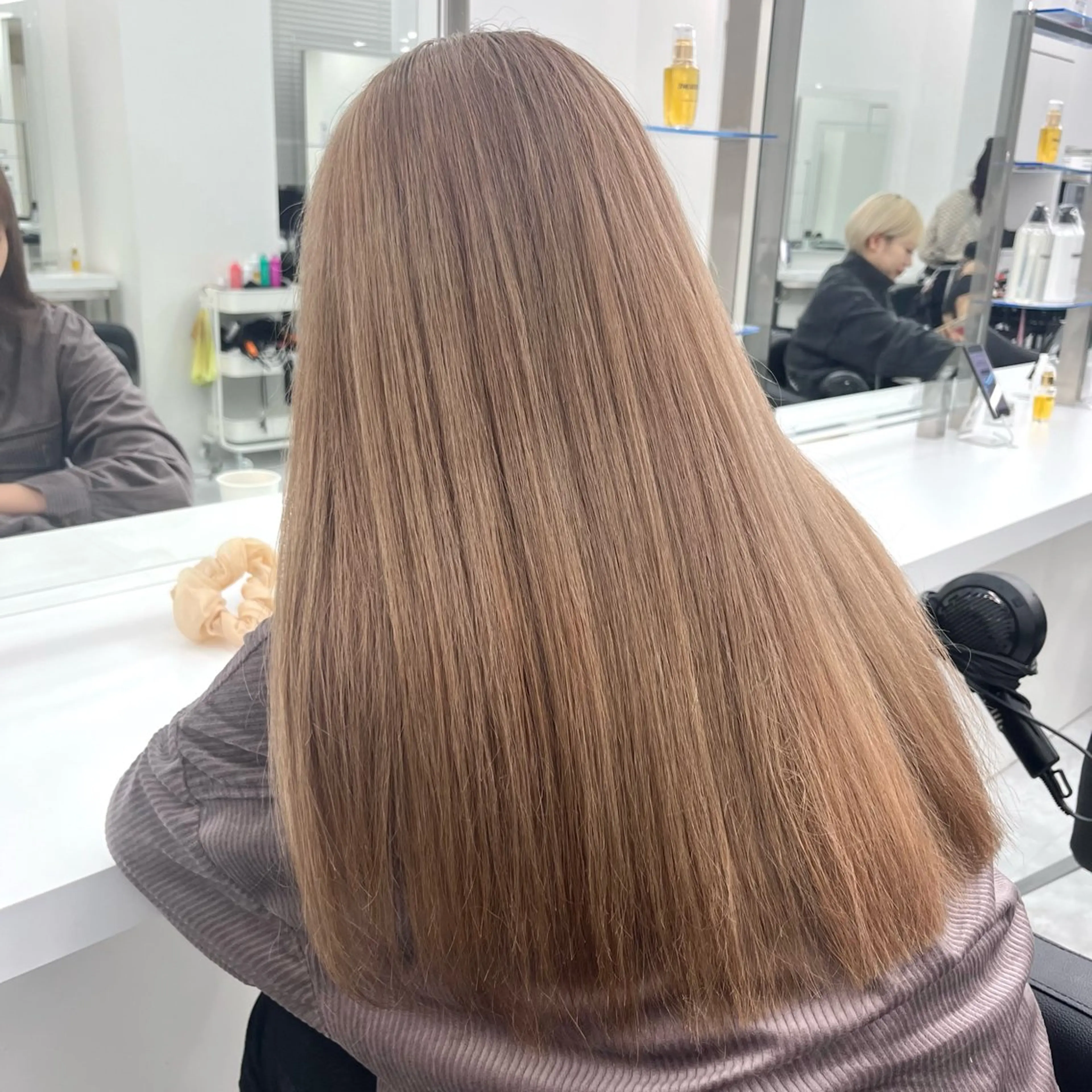 セミロング カラー ベージュカラー 黒髪 ブリーチ ブルーカラー ブルーブラック ヘアカラー トリートメント ケアブリーチ/ 髪質改善/上質艶髪のヘアスタイル