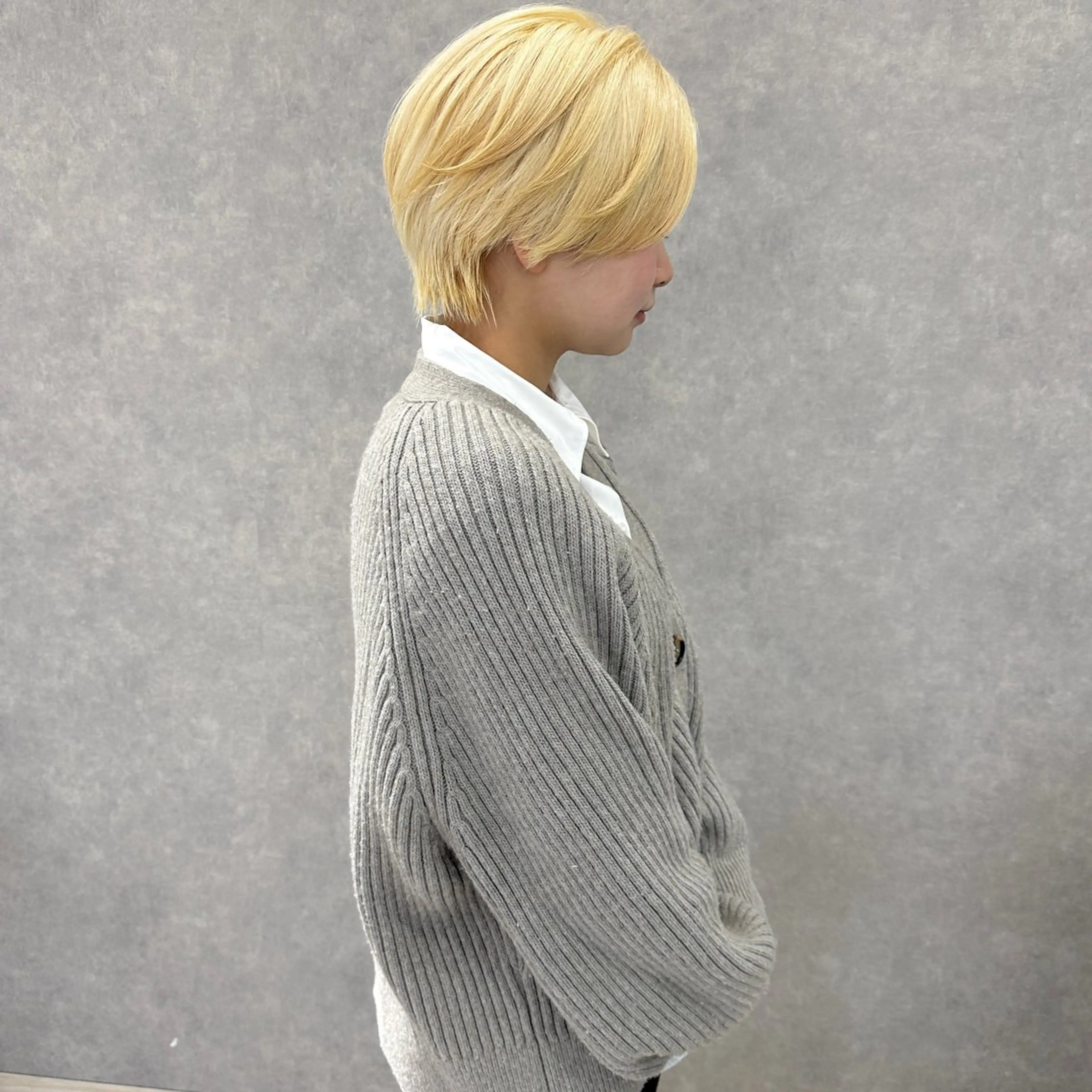 ショート カラー 抜きっぱなしブロンド はちすか るかのヘアスタイル