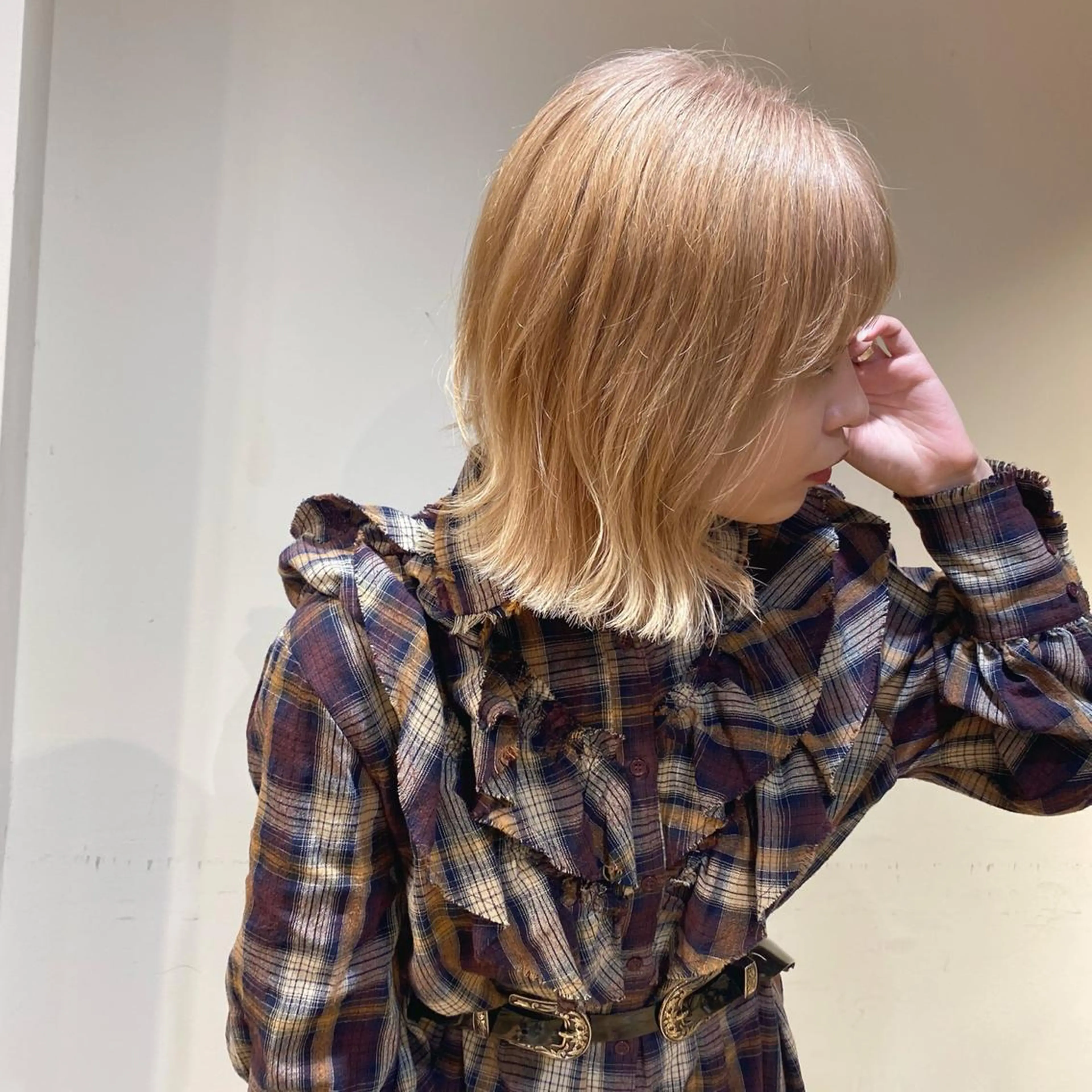 ミディアム カラー ベージュカラー ブリーチ io濱川 遥のヘアスタイル