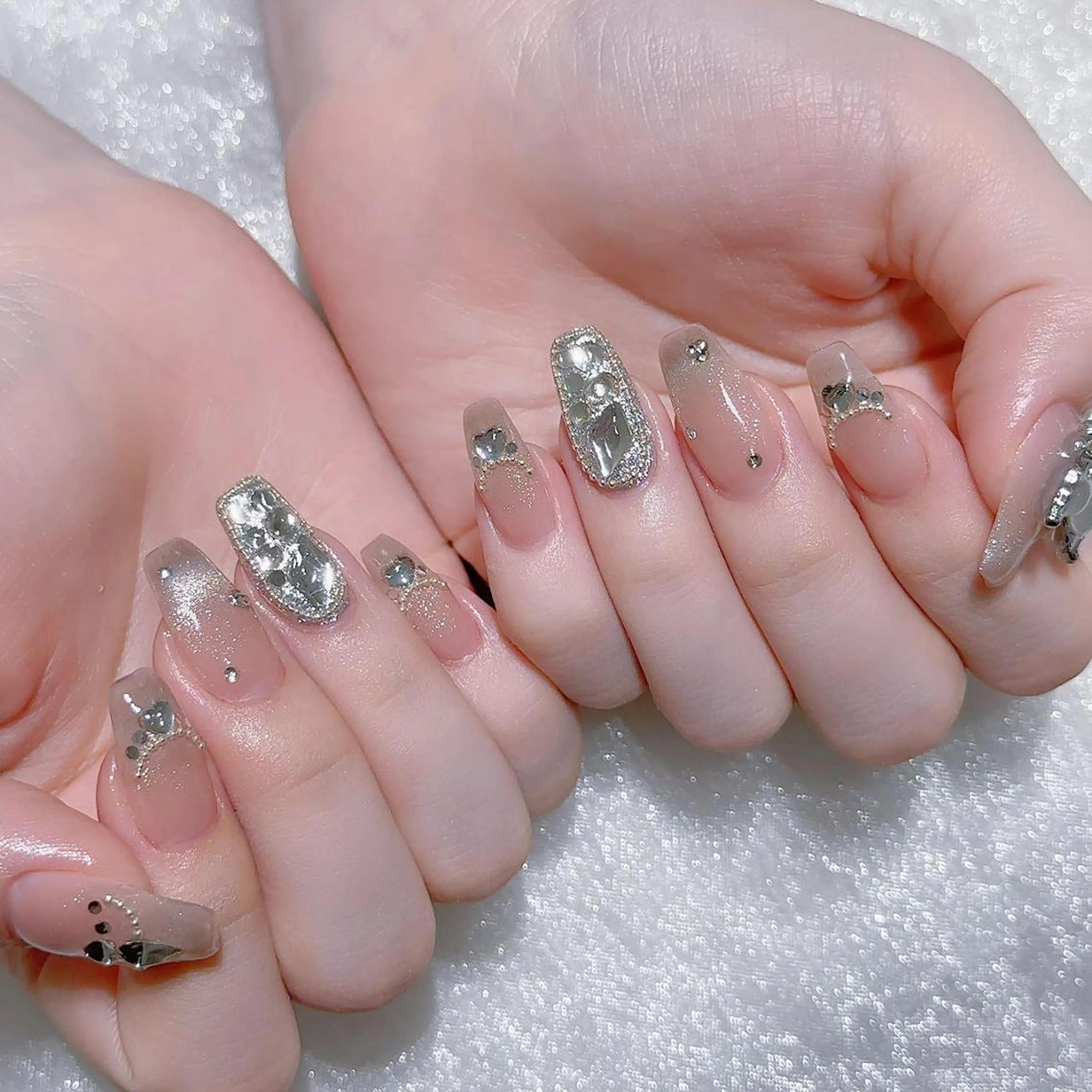 ネイル チークネイル ジェルネイル キラキラネイル マグネットネイル 持ち込み ハンドネイル Queens PUPUのネイルデザイン