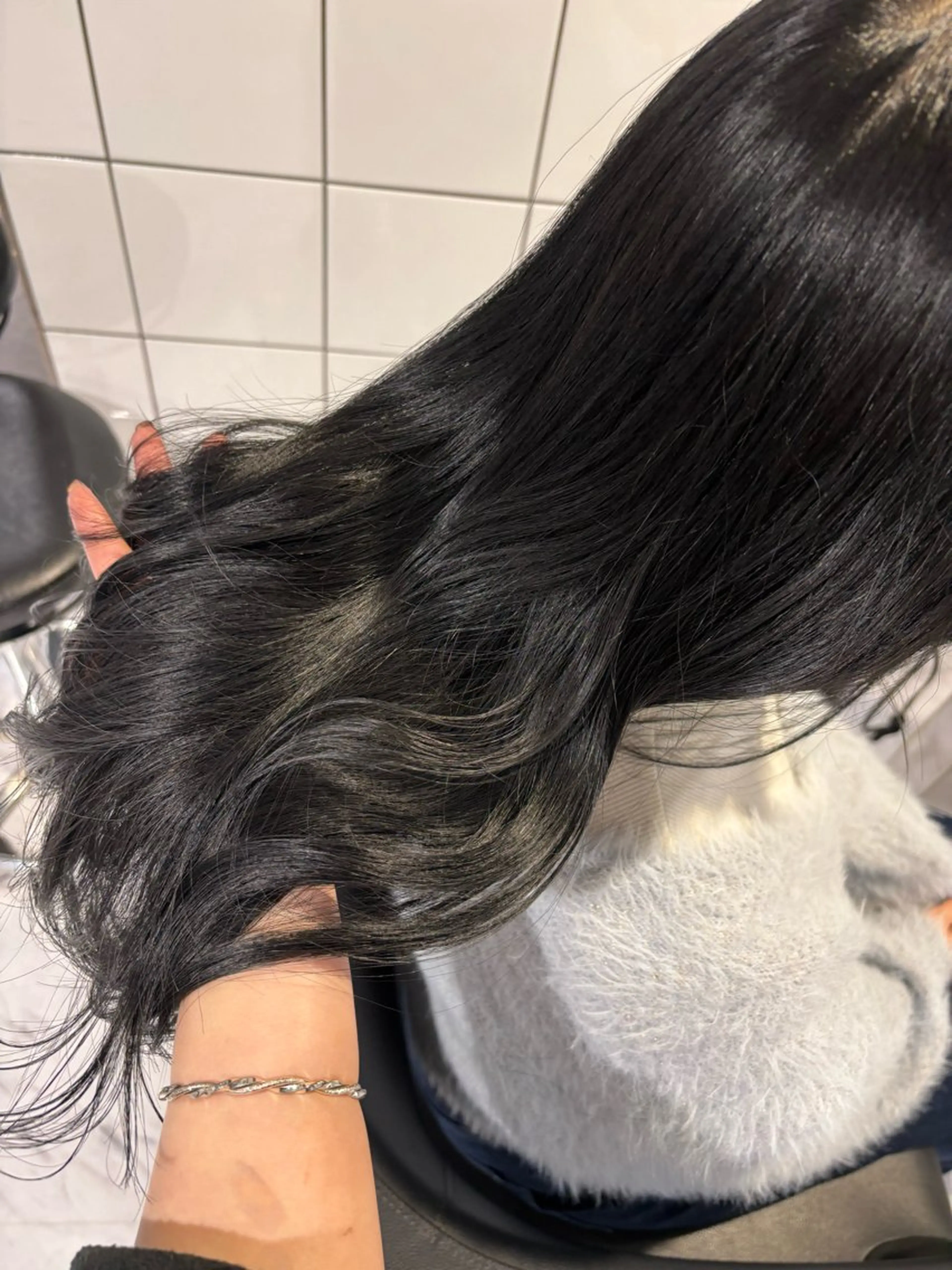 ロング カラー 黒髪 ダークグレー ダークグレージュ グレージュ 表参道♡暗髪♡ 艶カラー♡アユミのヘアスタイル