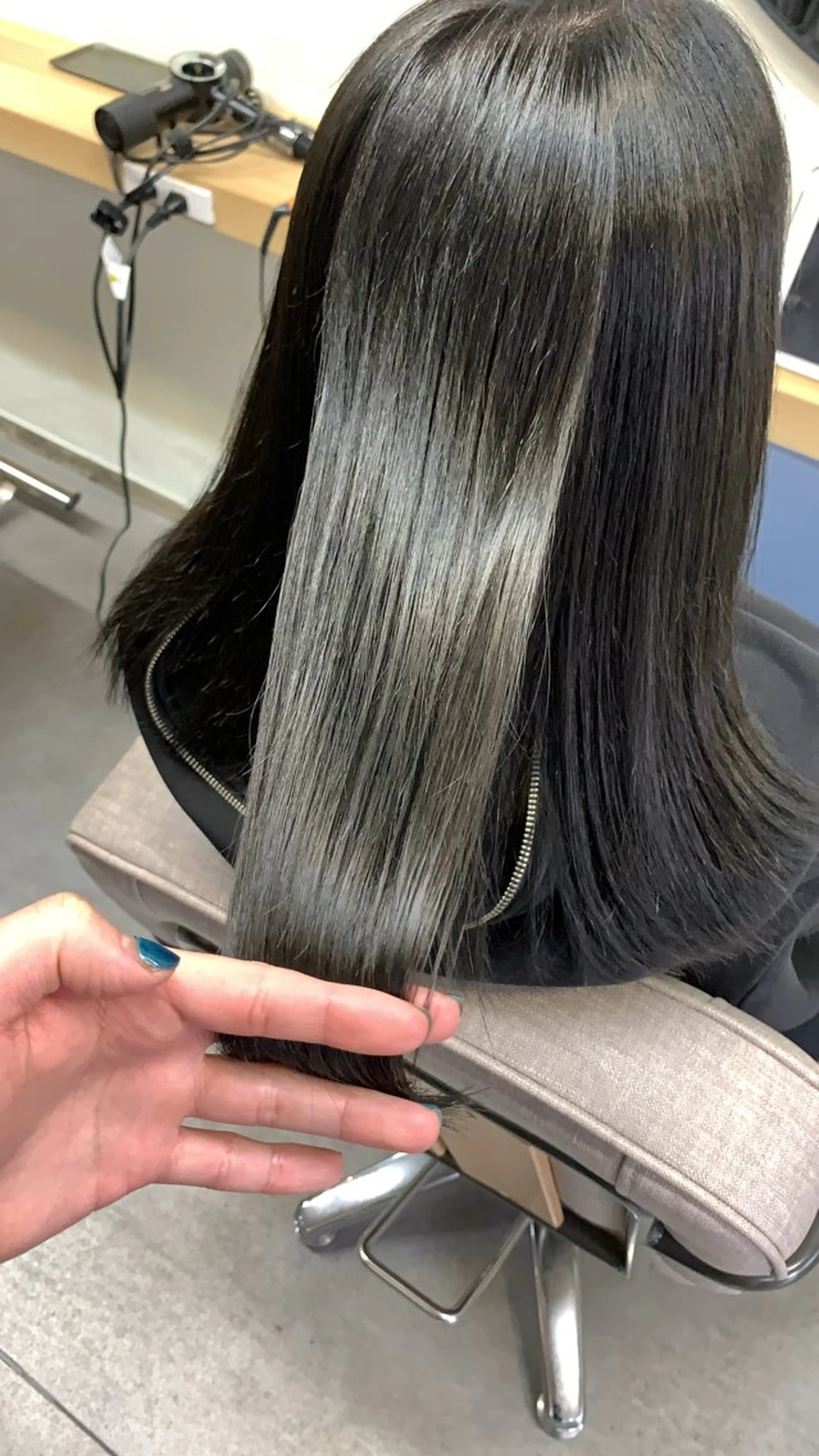 【❄️寒色系🔹】ブリーチ無しダブルカラー+トリートメントの写真