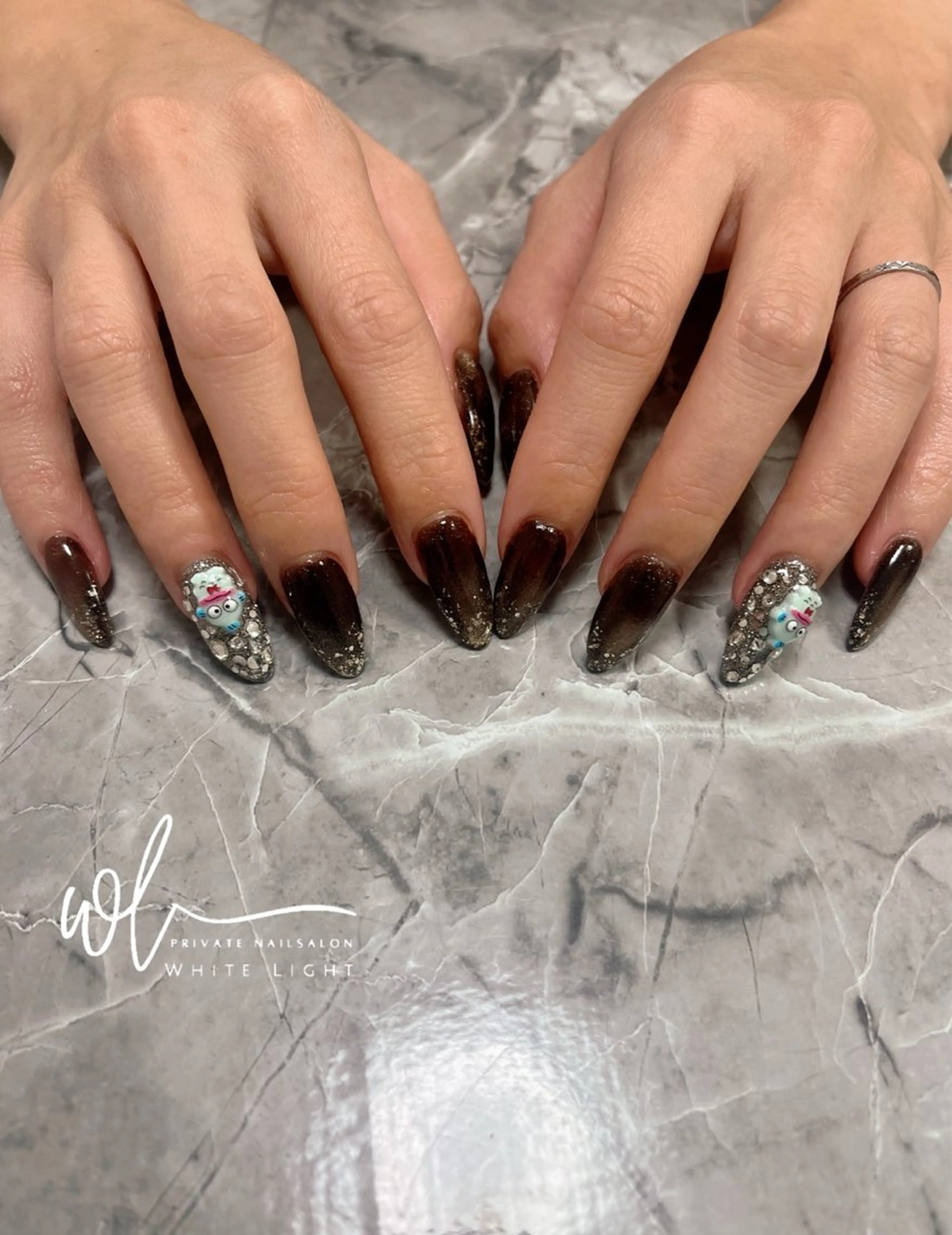 ネイル 長さ出し ミディアムネイル ネイルチップ プライベートサロン WhiteLightのネイルデザイン