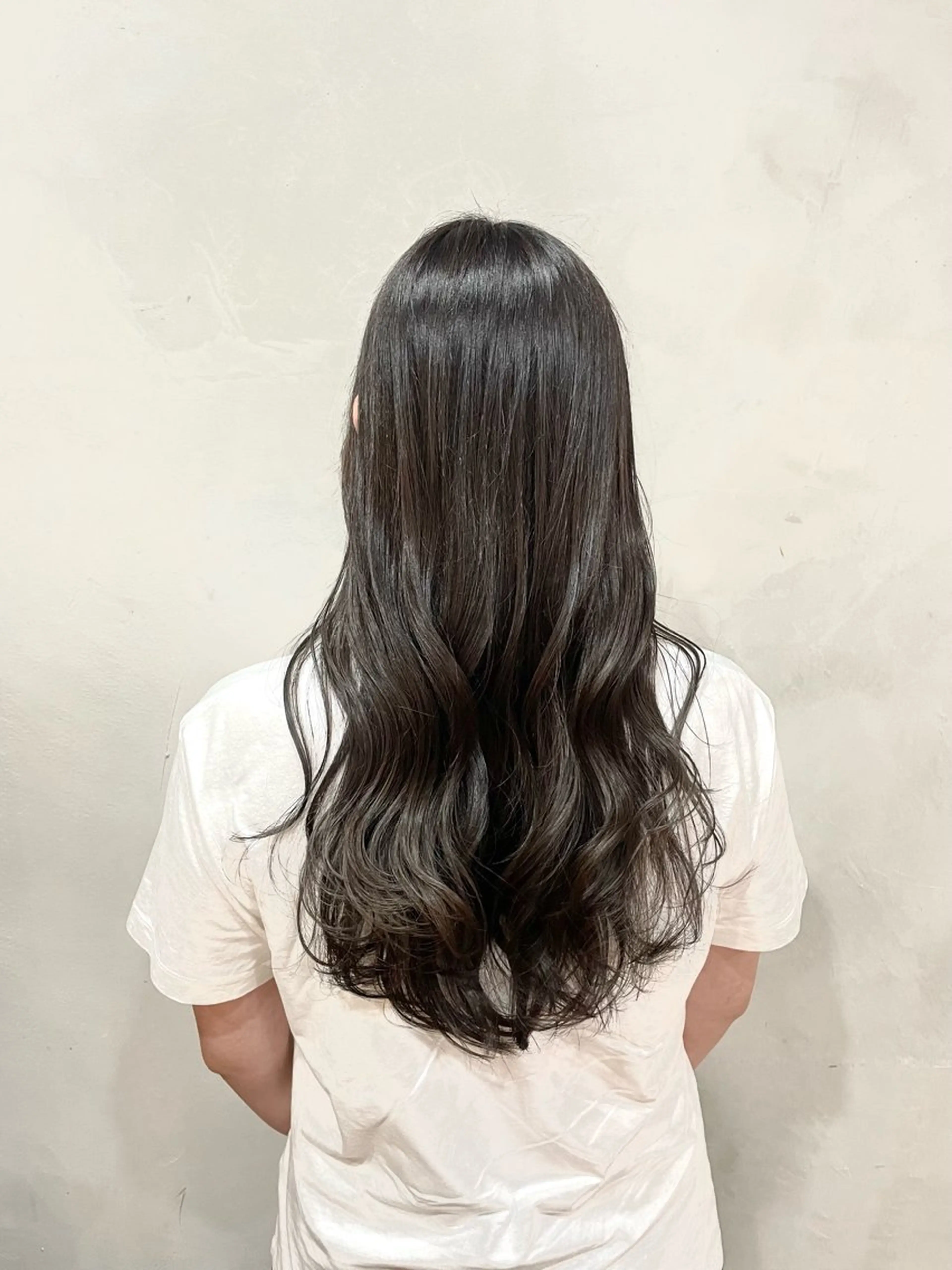 ロング カラー アッシュ アッシュブラウン ブラウンカラー カット ヘアカラー 赤み消しカラー/透 明感カラー/有吉優香のヘアスタイル