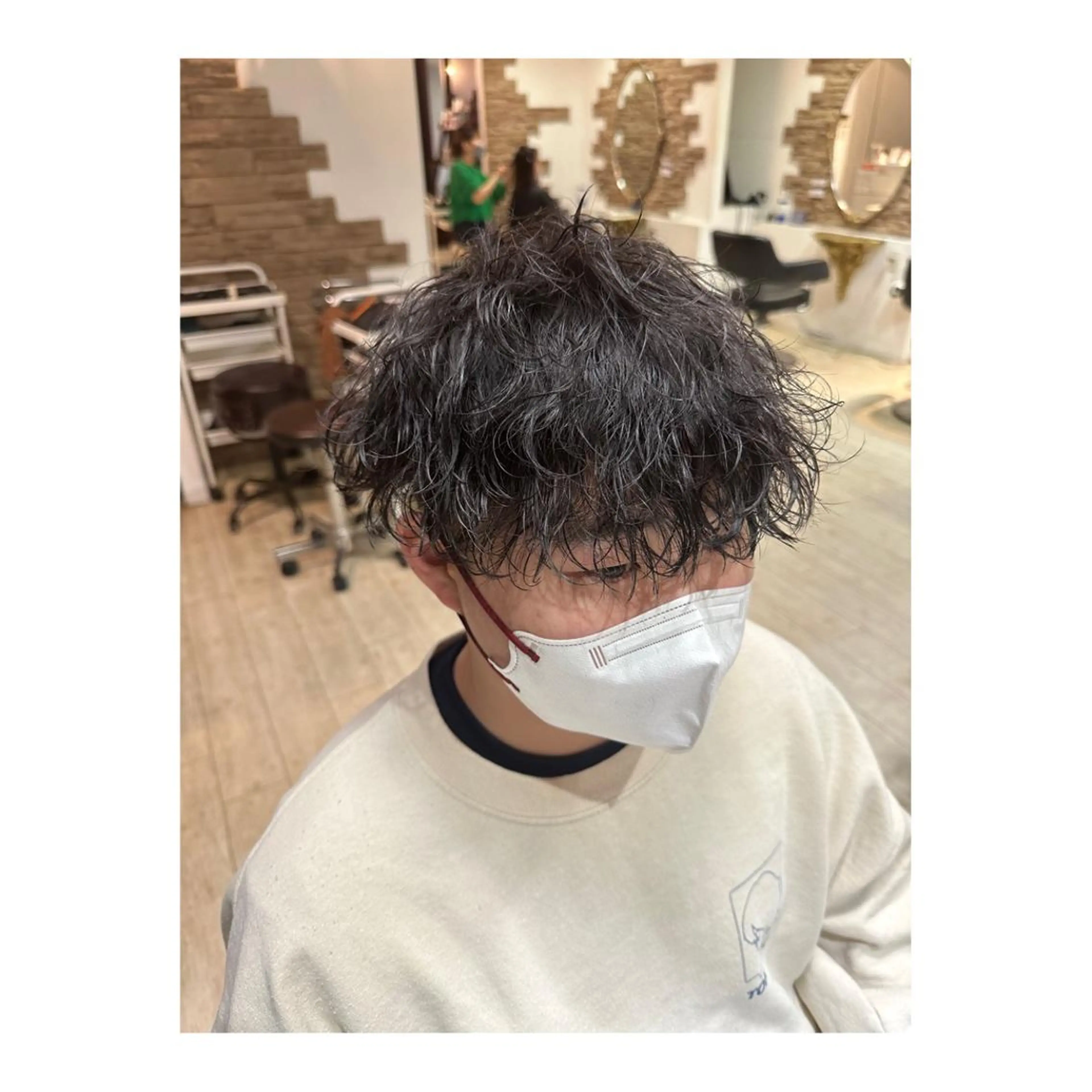 パーマ メンズ 切りっぱなしボブ メンズバレイヤージュ メンズブリーチ メンズハイライト メンズハイトーン カット パーマ トリートメント メンズパーマ 次元のヘアスタイル