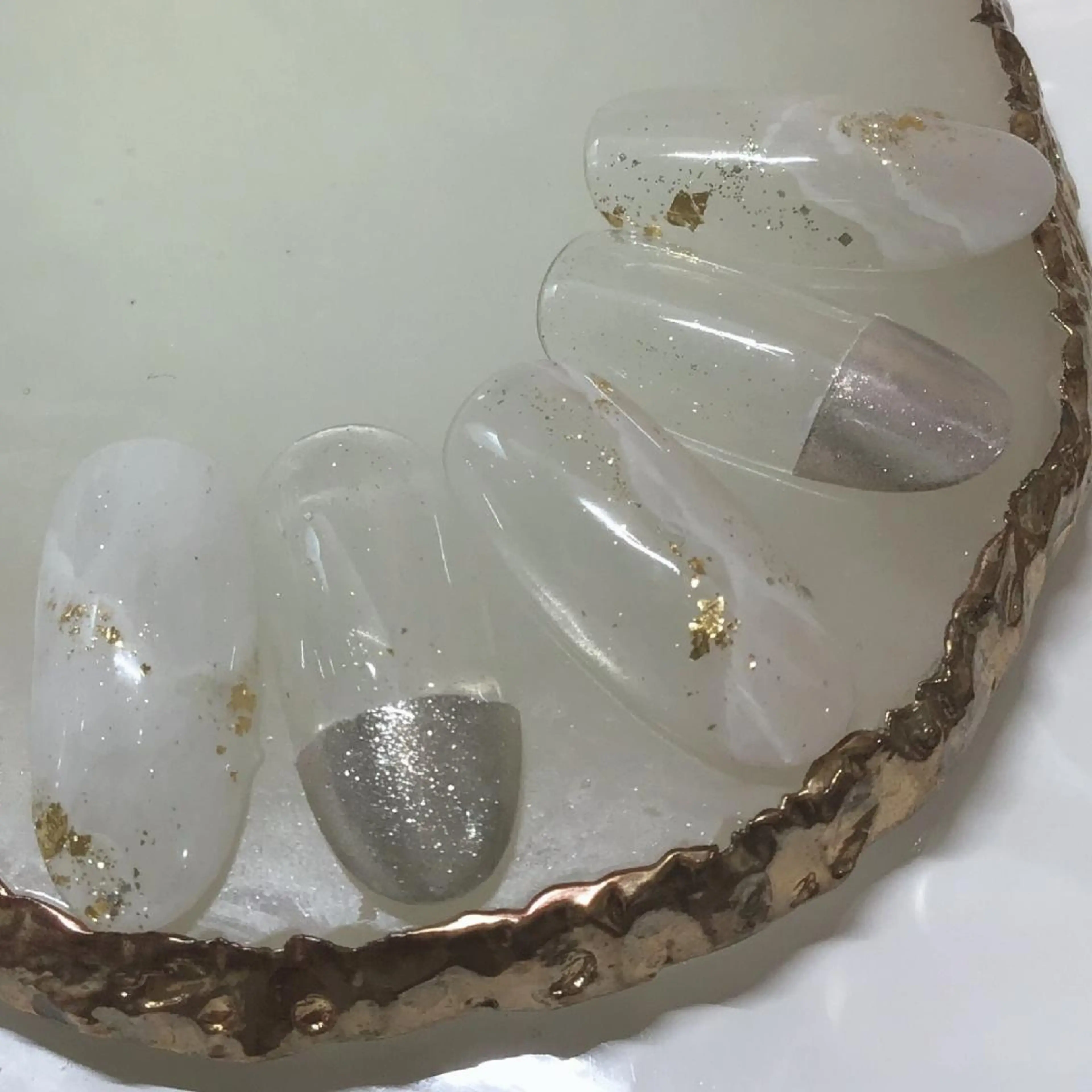ネイル ニュアンスネイル ホワイト カルフール リル MOEのネイルデザイン