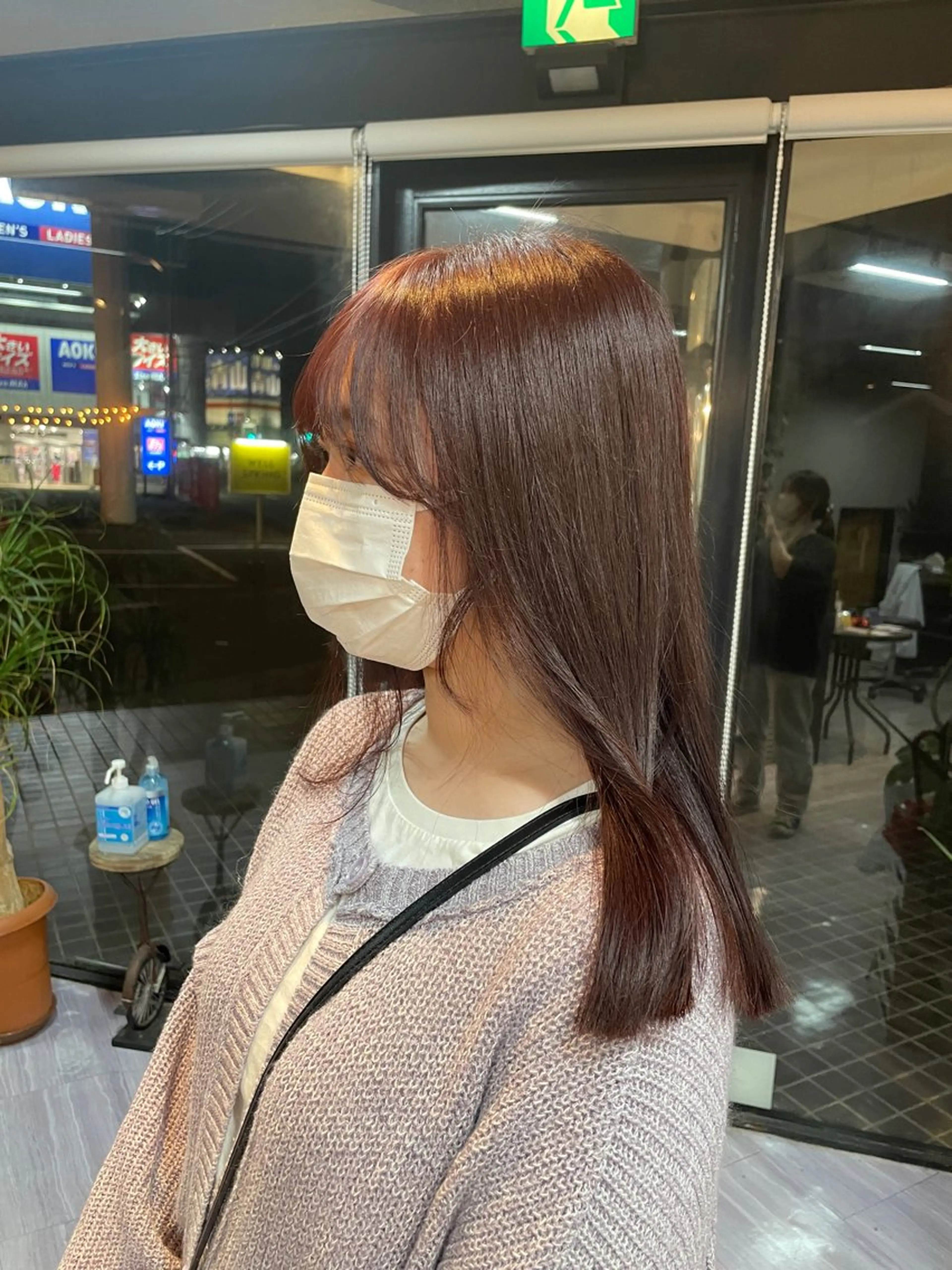 ミディアム 顔まわりレイヤー レイヤーカット マキノ キョウカのヘアスタイル