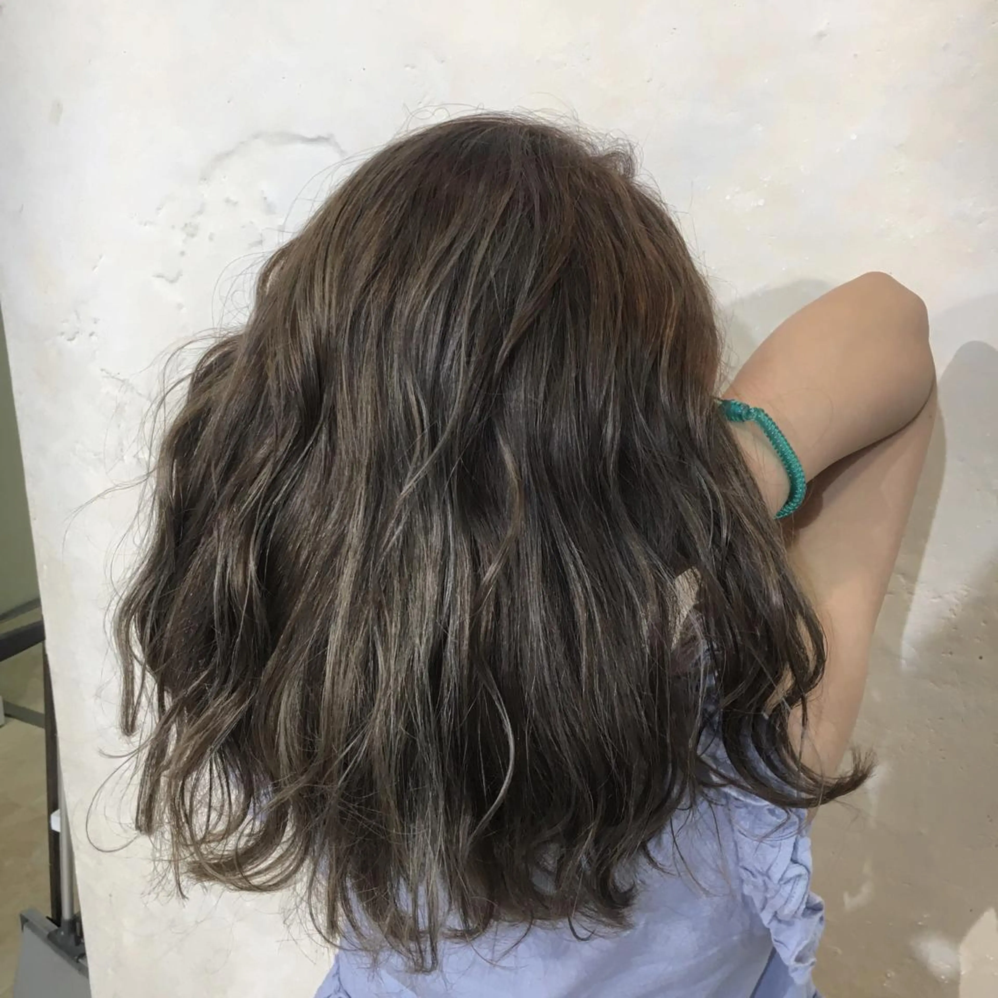 ミディアム カラー パーマ ヘアアレンジ メンズ キッズ ネイル マツエク・マツパ センターパート マッシュ アッシュ グラデーションカラー ナチュラル 角床直哉 カラーカットNO 1のヘアスタイル