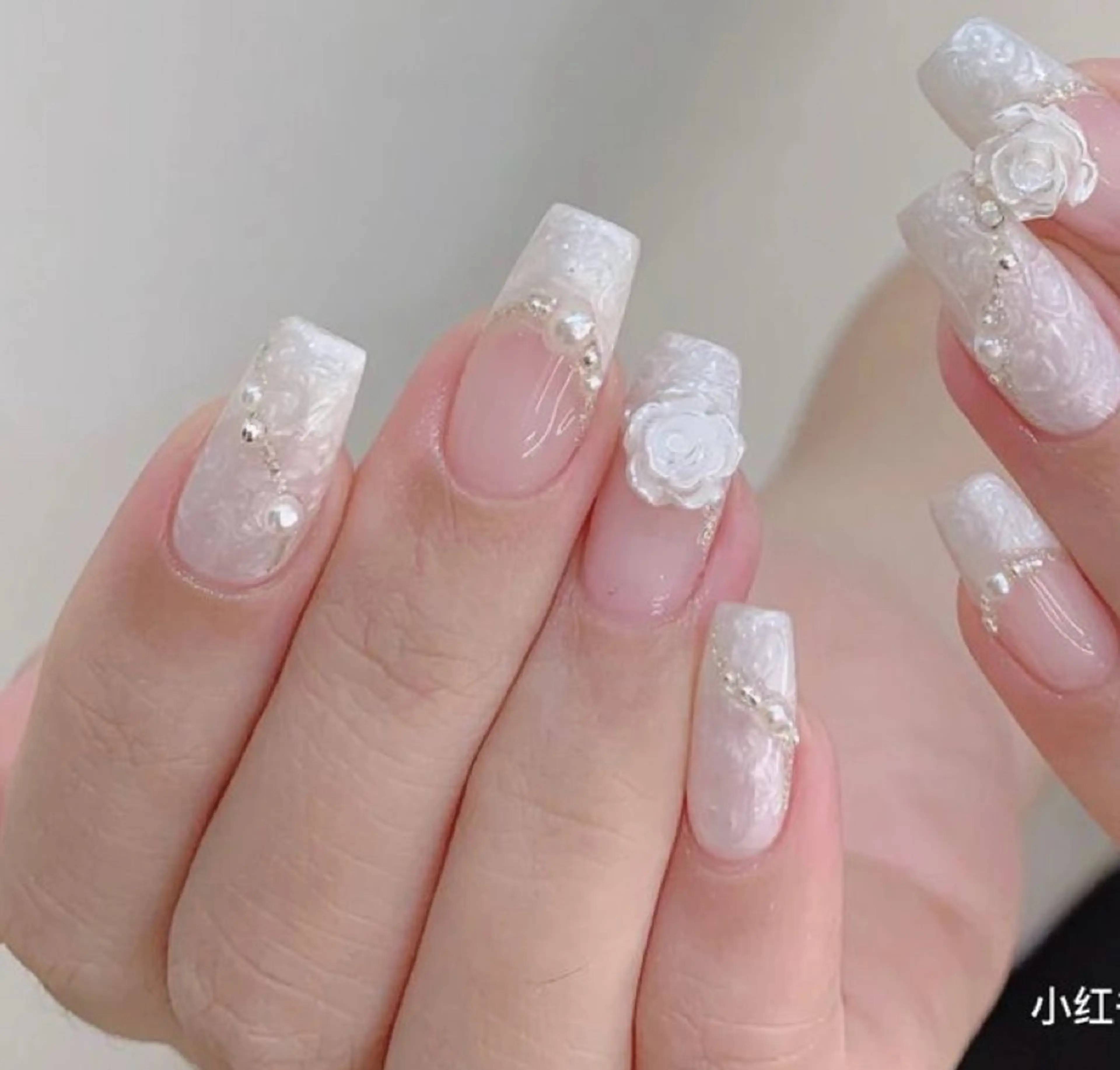 ネイル フレンチネイル ジェルネイル ガラスフレンチ マグネットネイル マグネットフレンチ ハンドネイル Queeens nailのネイルデザイン