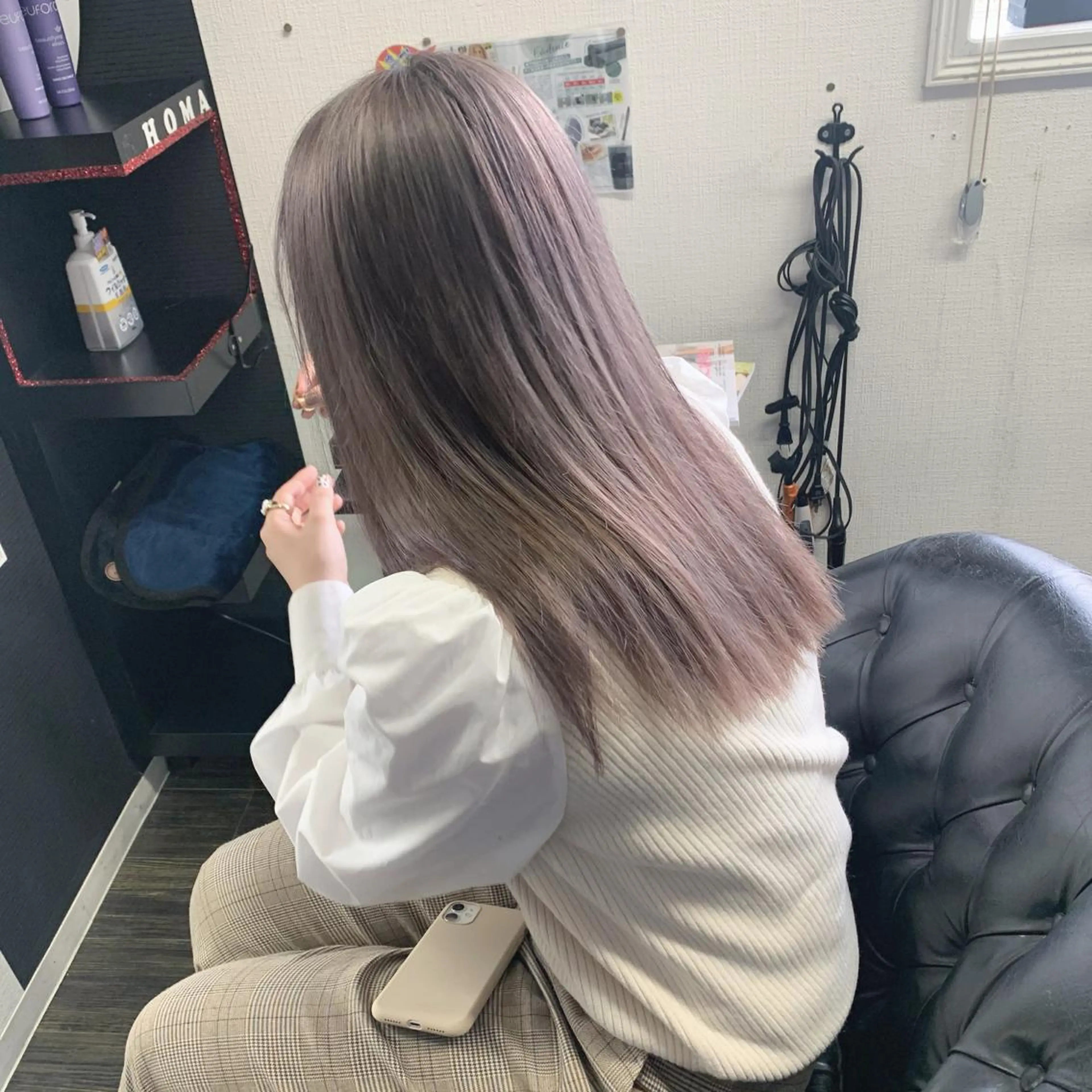 セミロング カラー グレージュ シルバー シルバーグレージュ ヘアカラー 袴田 伊代のヘアスタイル