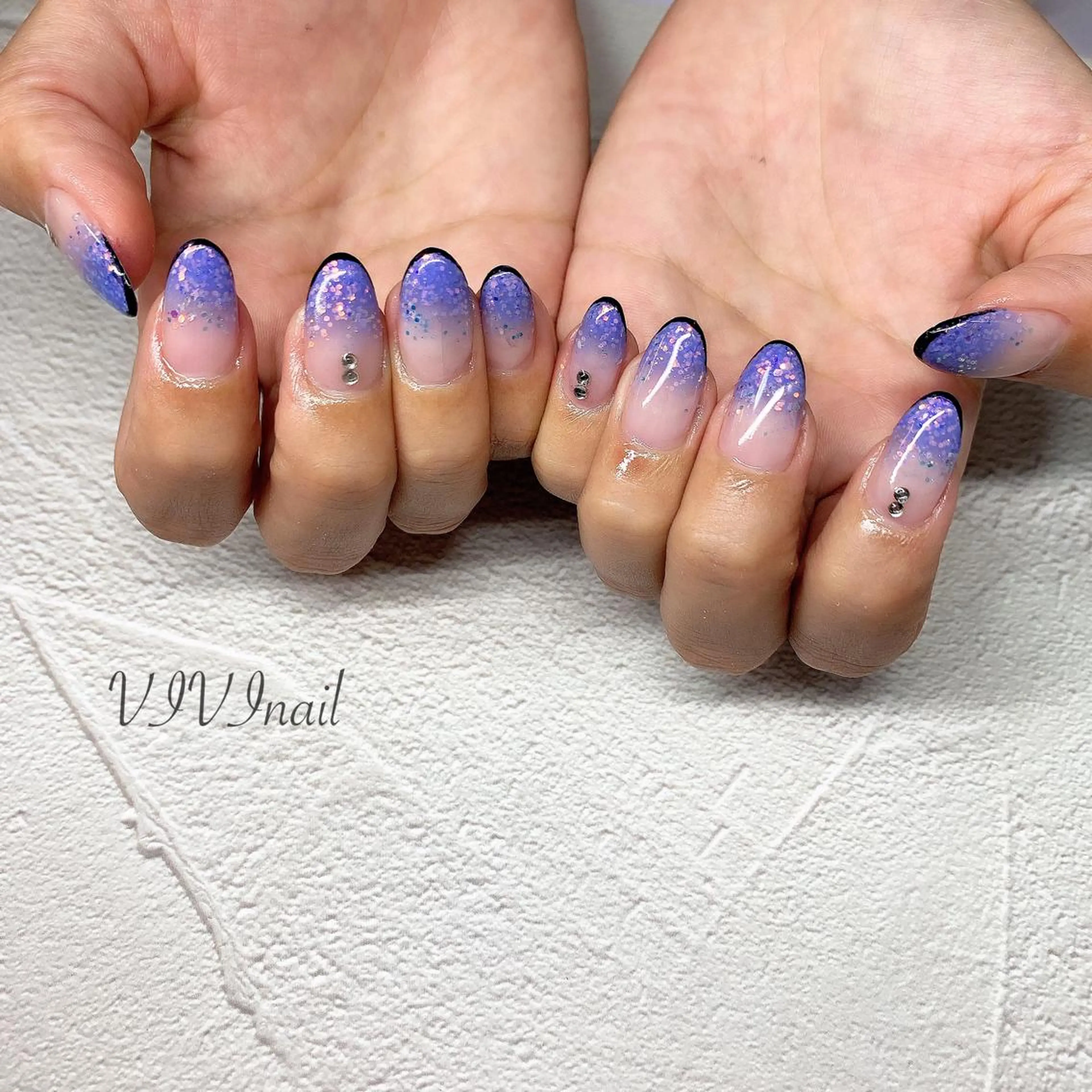 ネイル フレンチネイル キラキラネイル ハンドネイル vivi nailのネイルデザイン