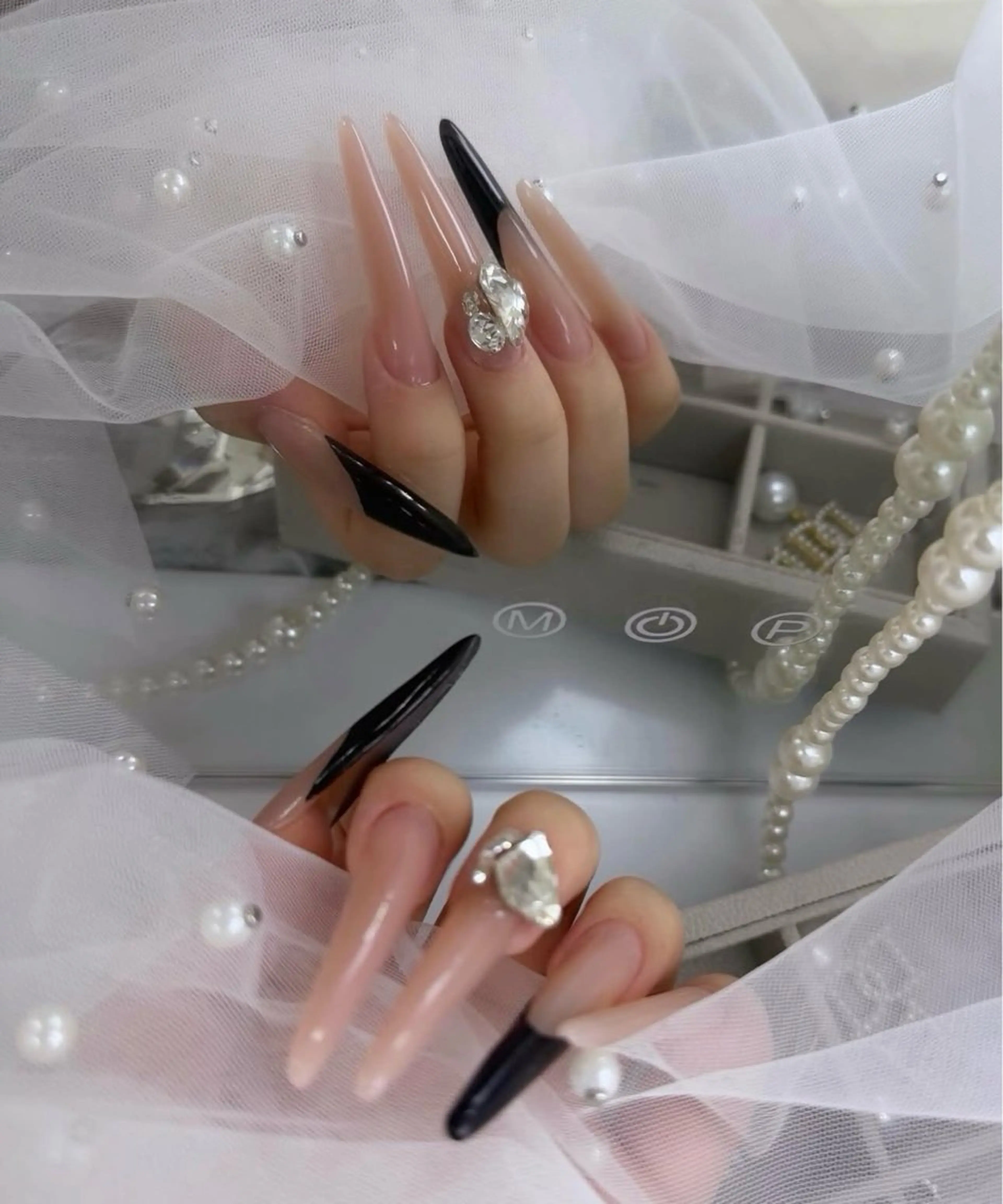 ネイル フットネイル ジェルネイル キラキラネイル 韓国ネイル マグネットネイル ハンドネイル TIDY .のネイルデザイン