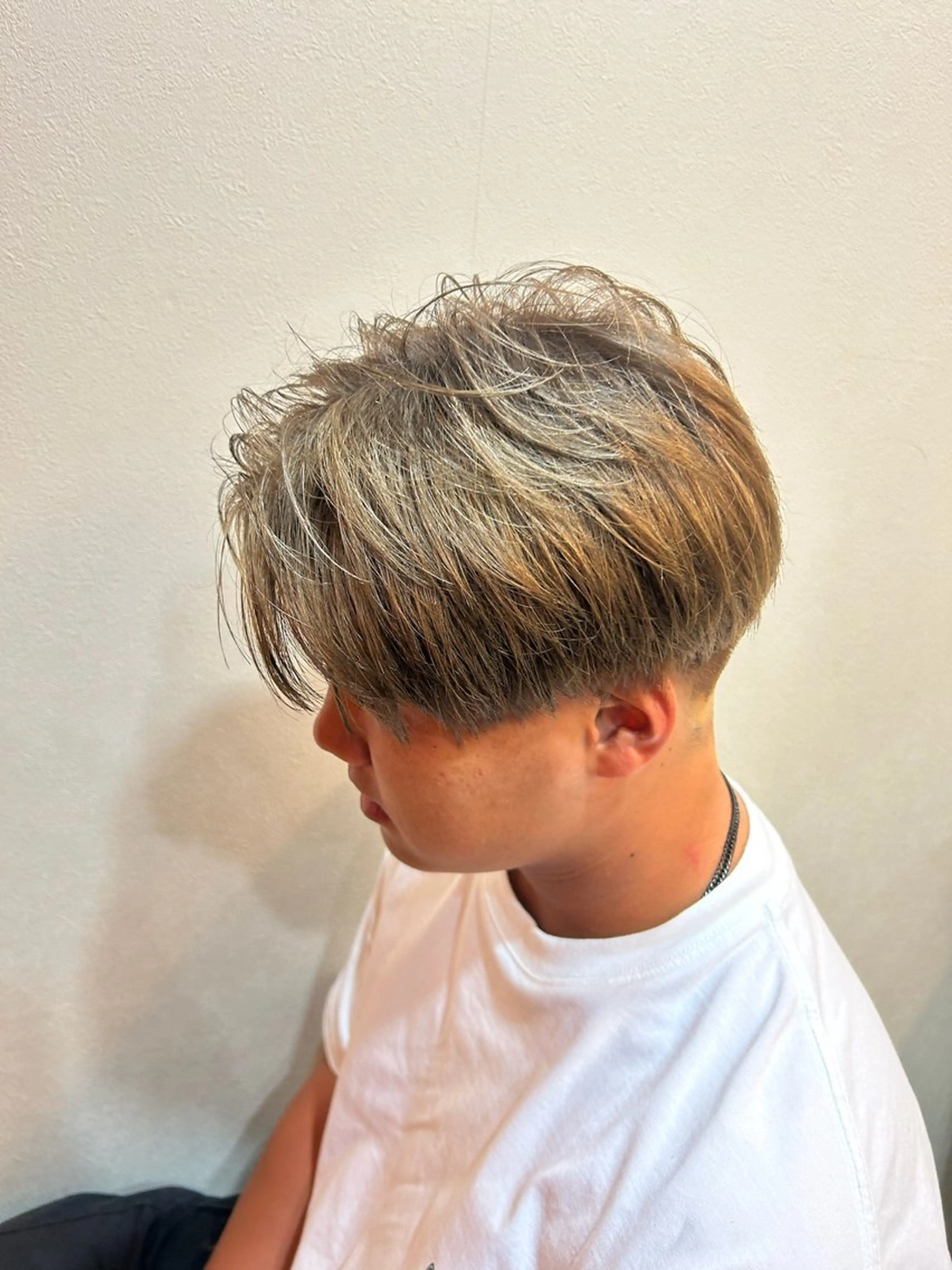 カラー アッシュ ベージュカラー ブリーチ 濵嶋 叶帆のヘアスタイル