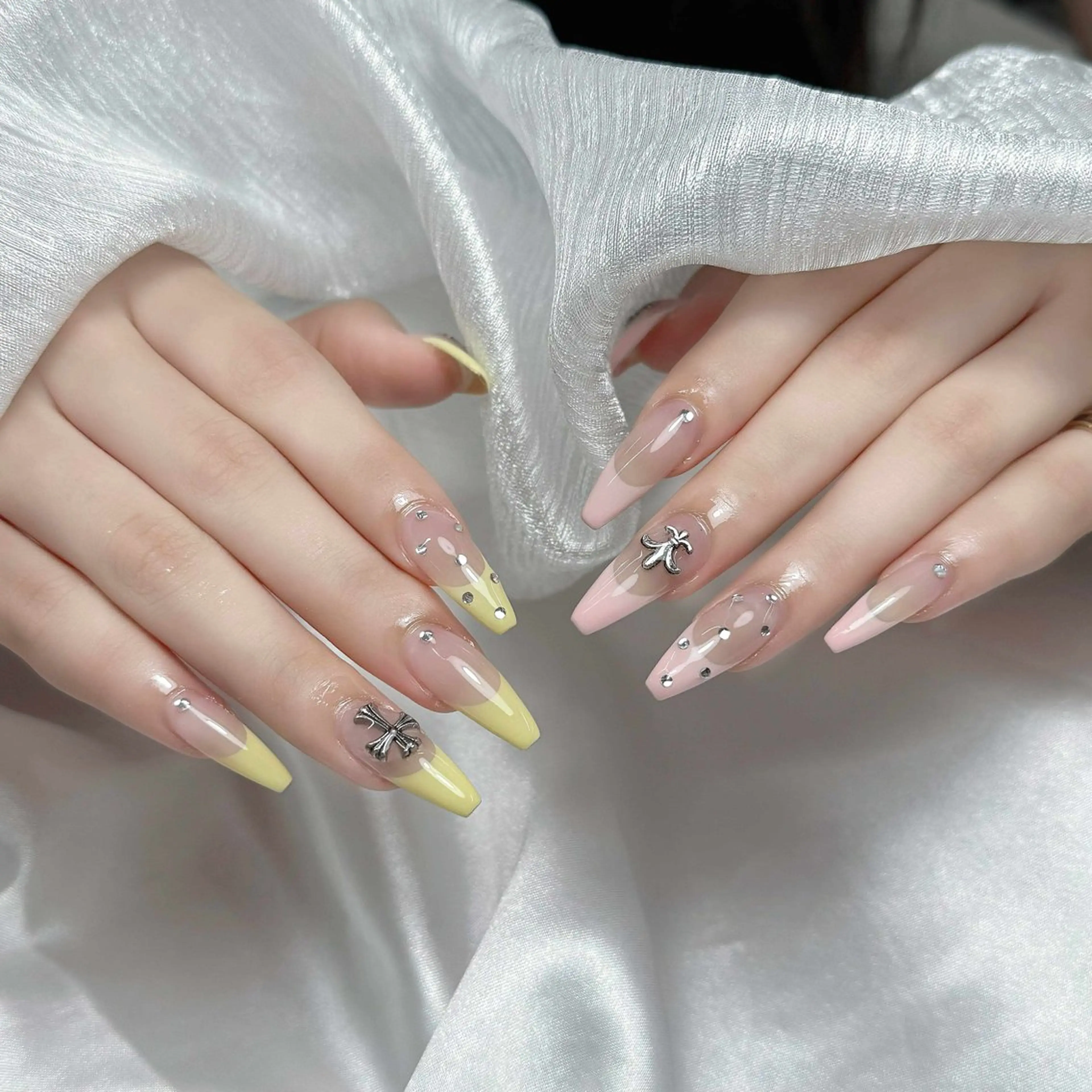 ネイル ハンドネイル ハンドケア Nova Nail Nambaのネイルデザイン