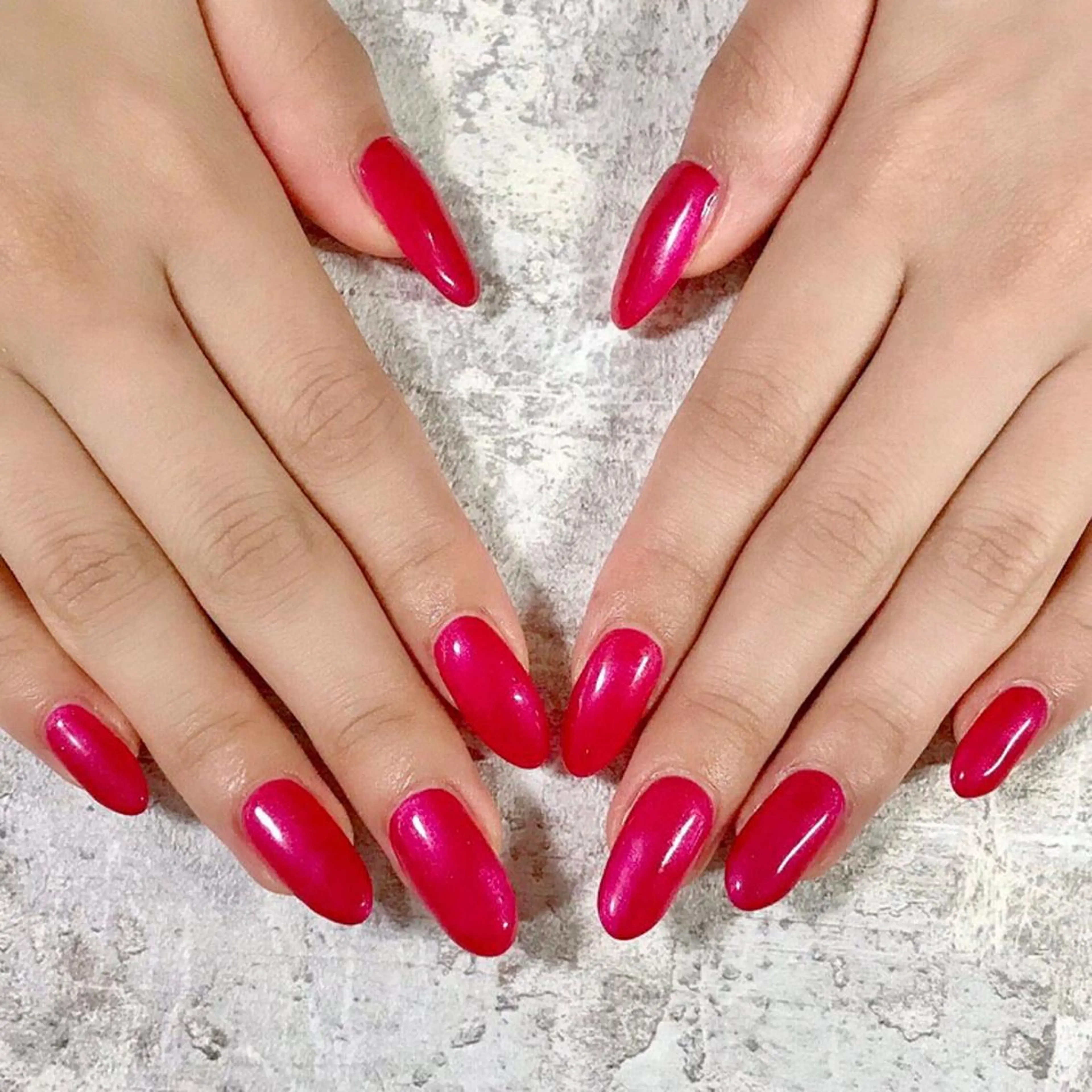 ネイル ワンカラーネイル 赤色 ハンドネイル mogunail &blowのネイルデザイン