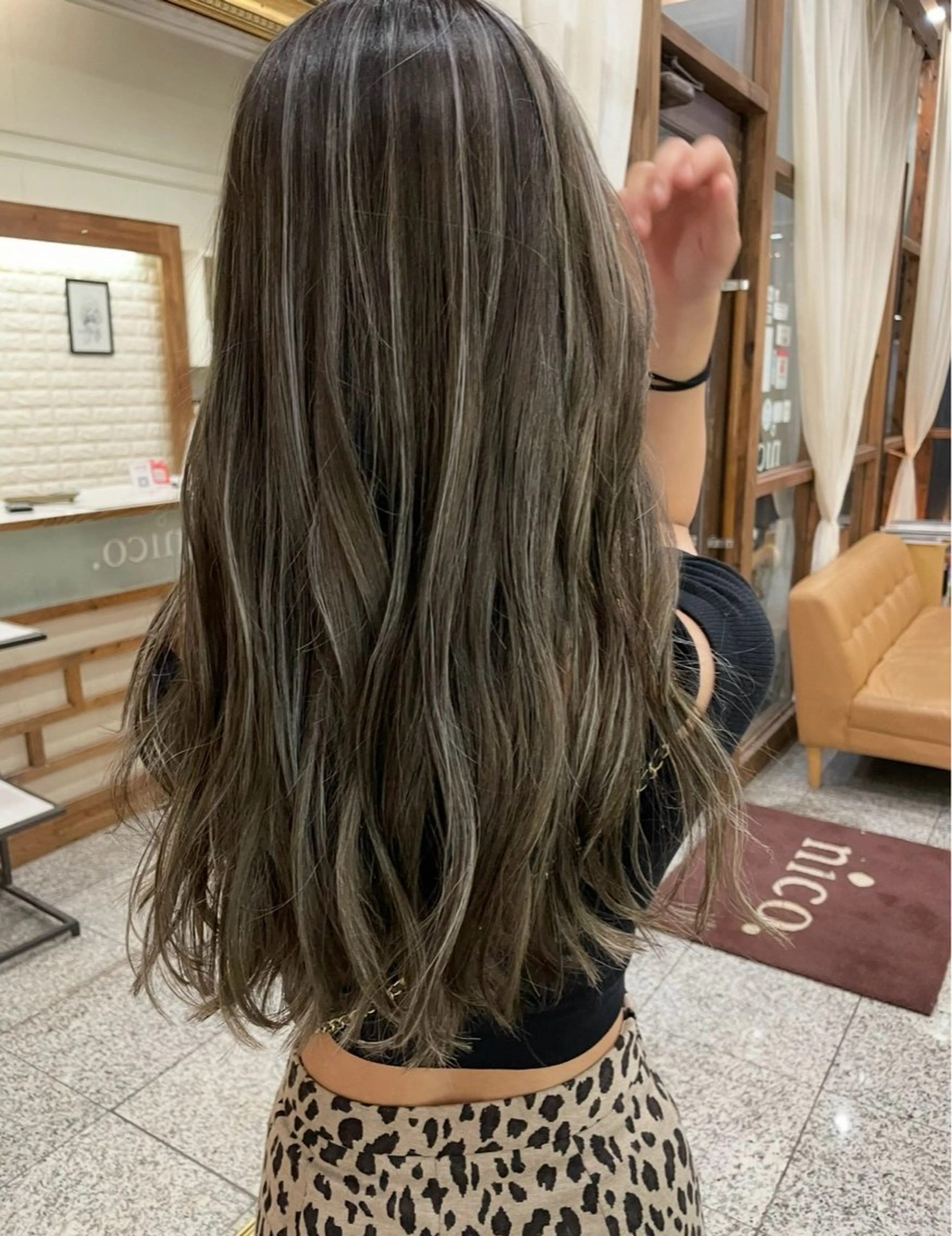 ロング ハイライト レイヤーカット veretta.所属・レイヤーカット・水素 松井山手　齊藤　興のヘアスタイル