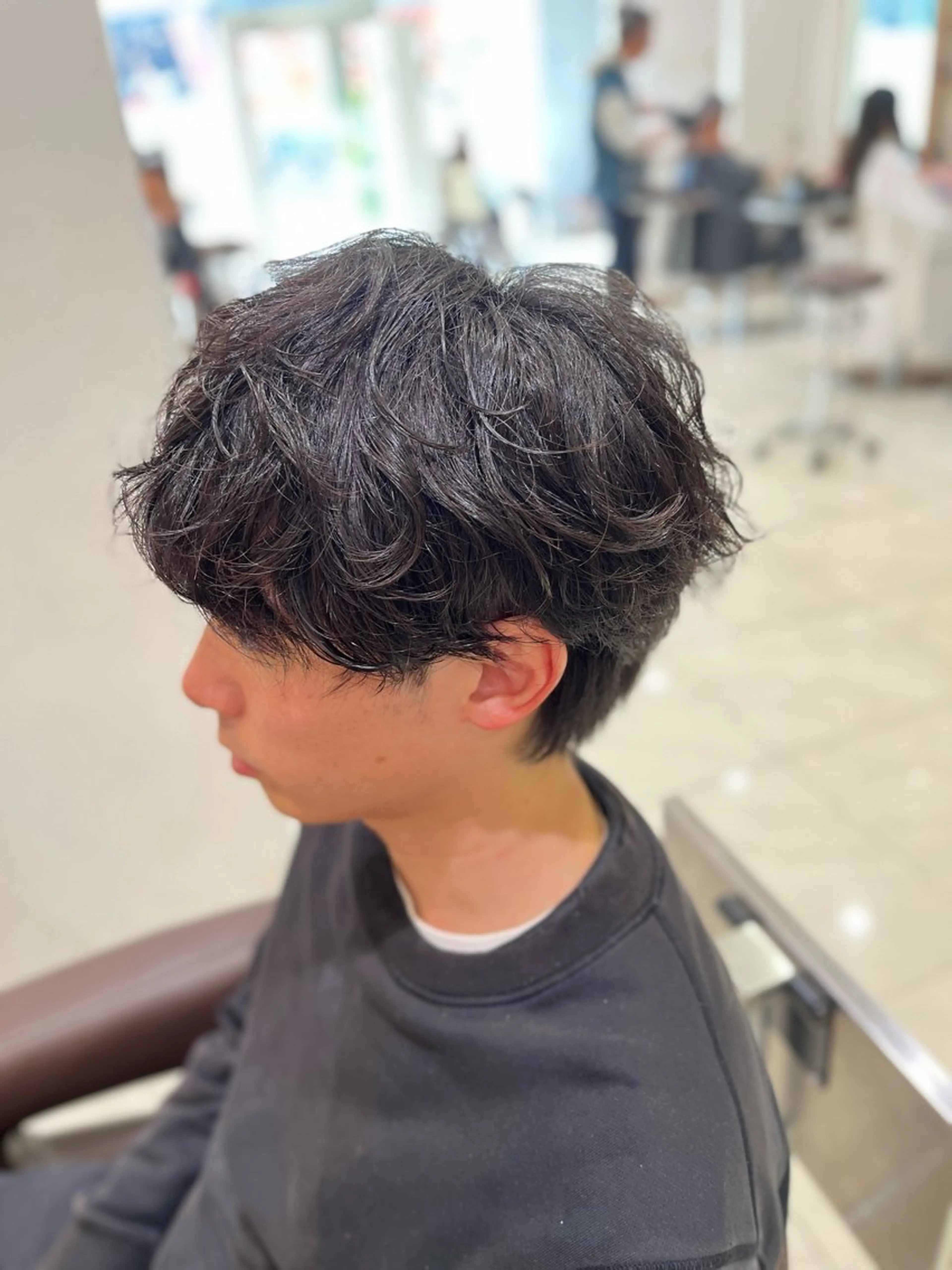 パーマ メンズ フェザーパーマ メンズパーマ ニュアンスパーマ カット パーマ トリートメント ヘアセット 【メンズパーマ✨️ 髪質改善矯正】岩城のヘアスタイル