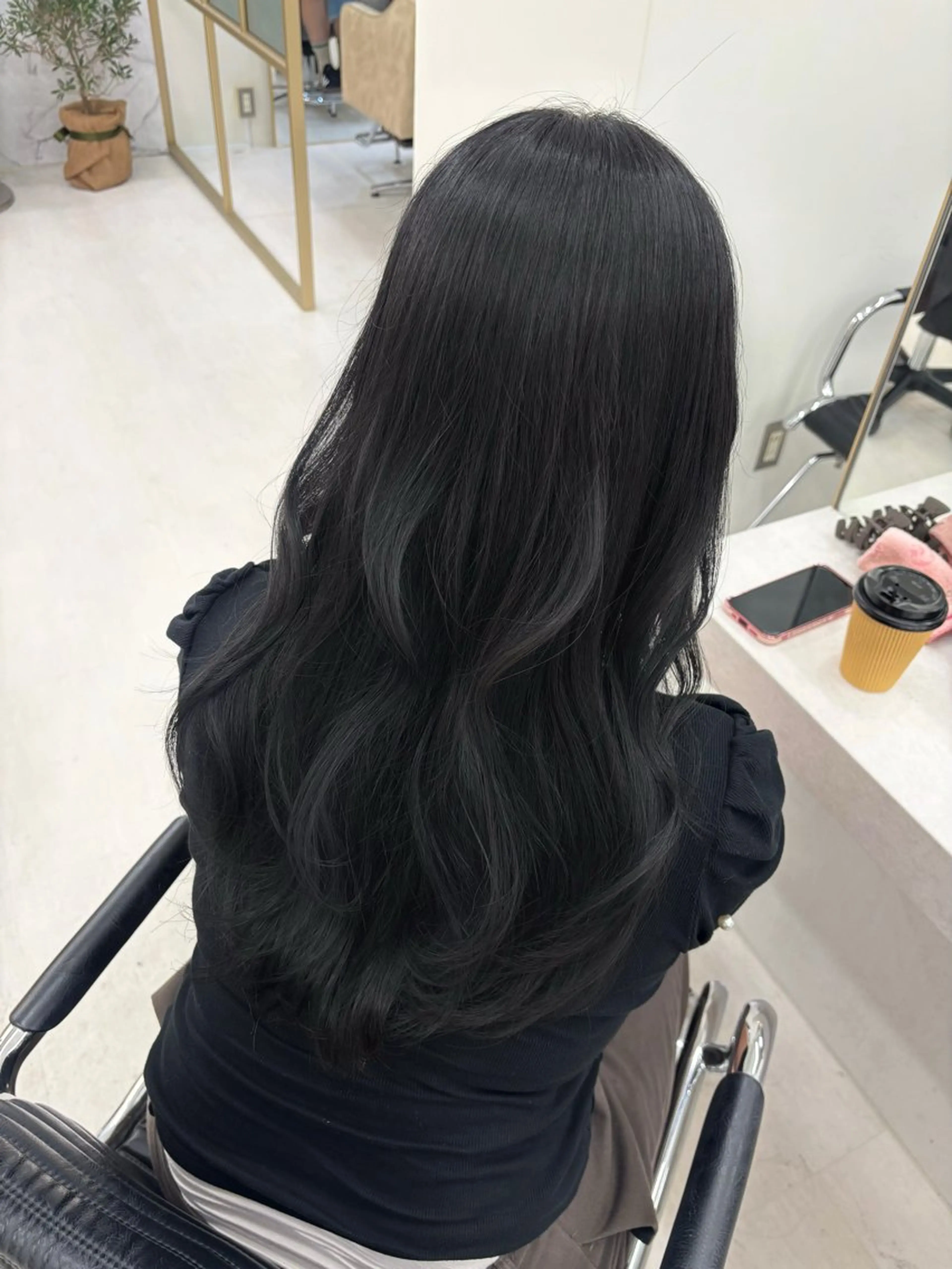 ロング ヘアカラー i.+OMOTESANDO所属・mei / 艶カラー ミディアム レイヤーのヘアスタイル