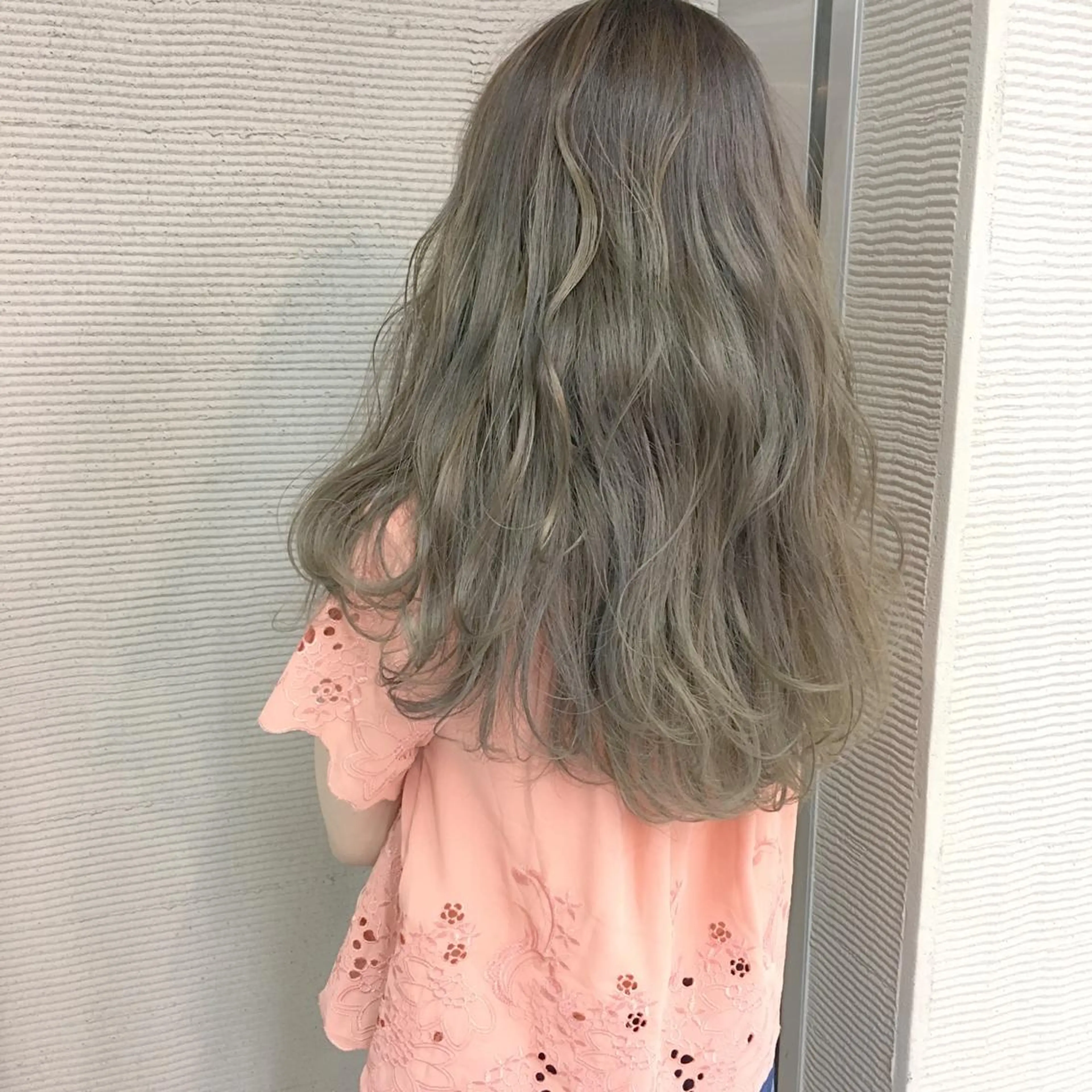 ロング カラー パーマ ヘアアレンジ アッシュ ケアカラー グラデーションカラー ハイトーン特化🤍 浦住のヘアスタイル