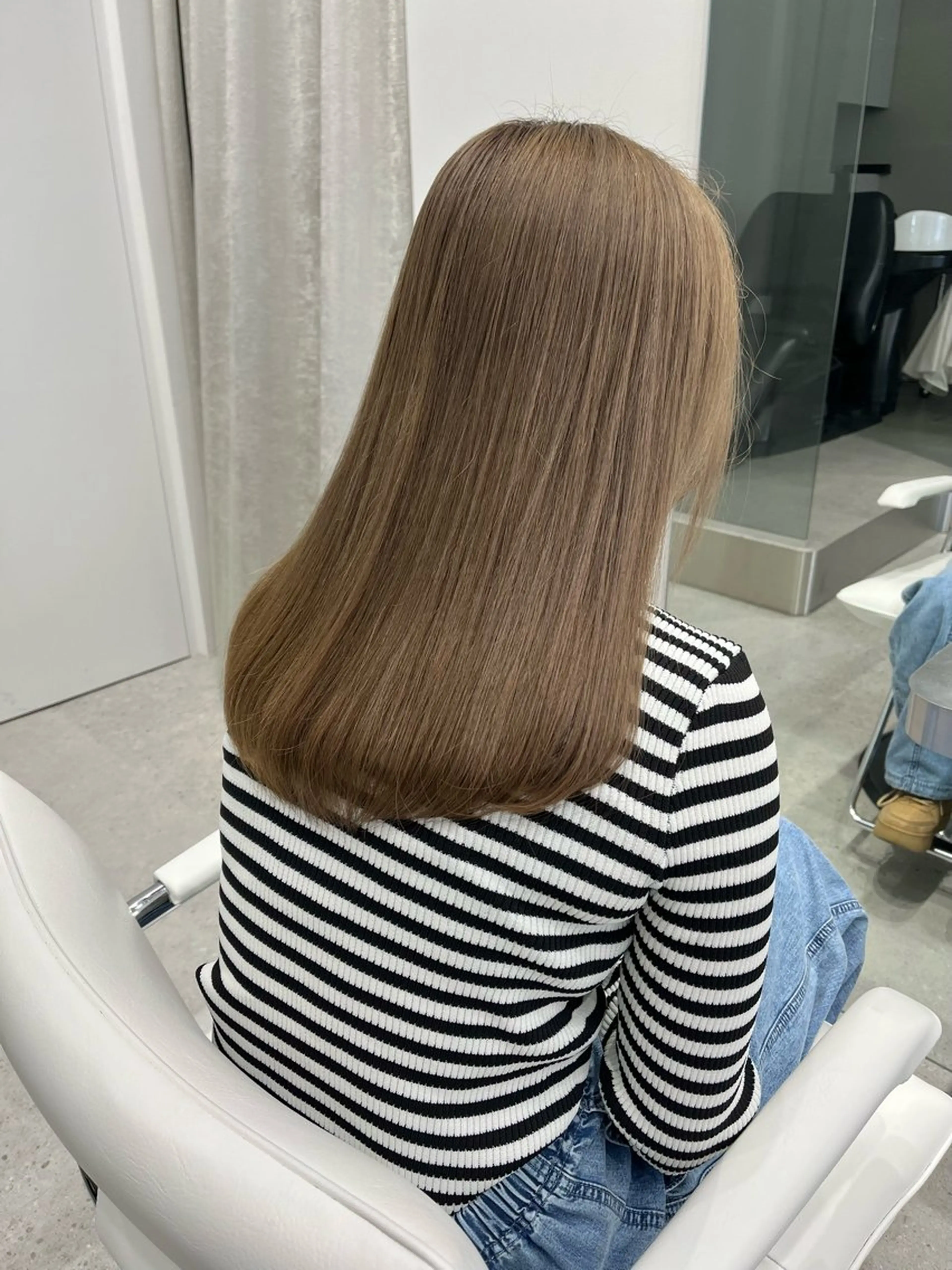 セミロング カラー ベージュカラー ミルクティーベージュ iLi 《イリ》のヘアスタイル