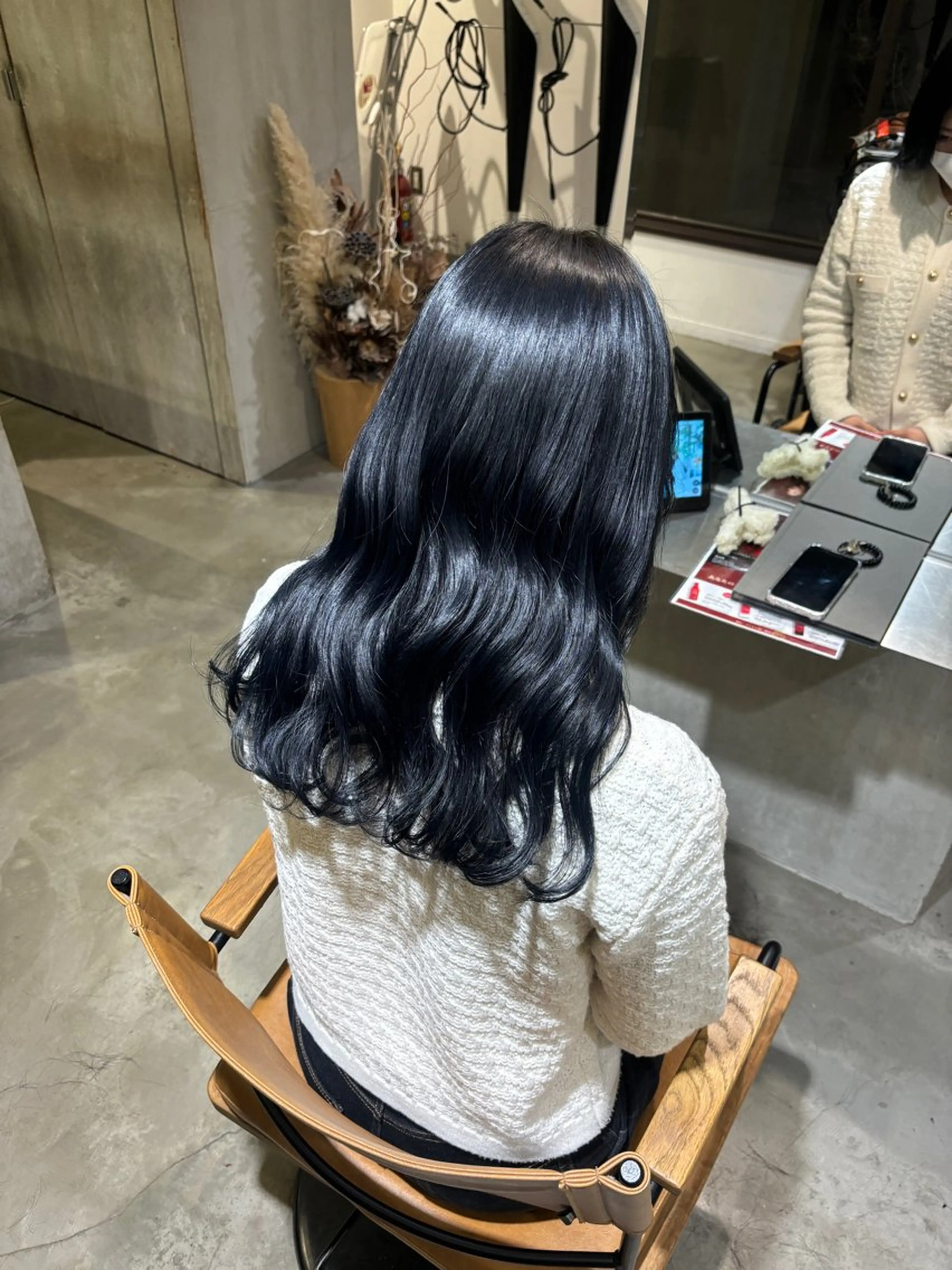 ロング カラー 黒髪 ブルーカラー ブルーブラック 透明感カラー カット ヘアカラー トリートメント 小木曽 里華のヘアスタイル