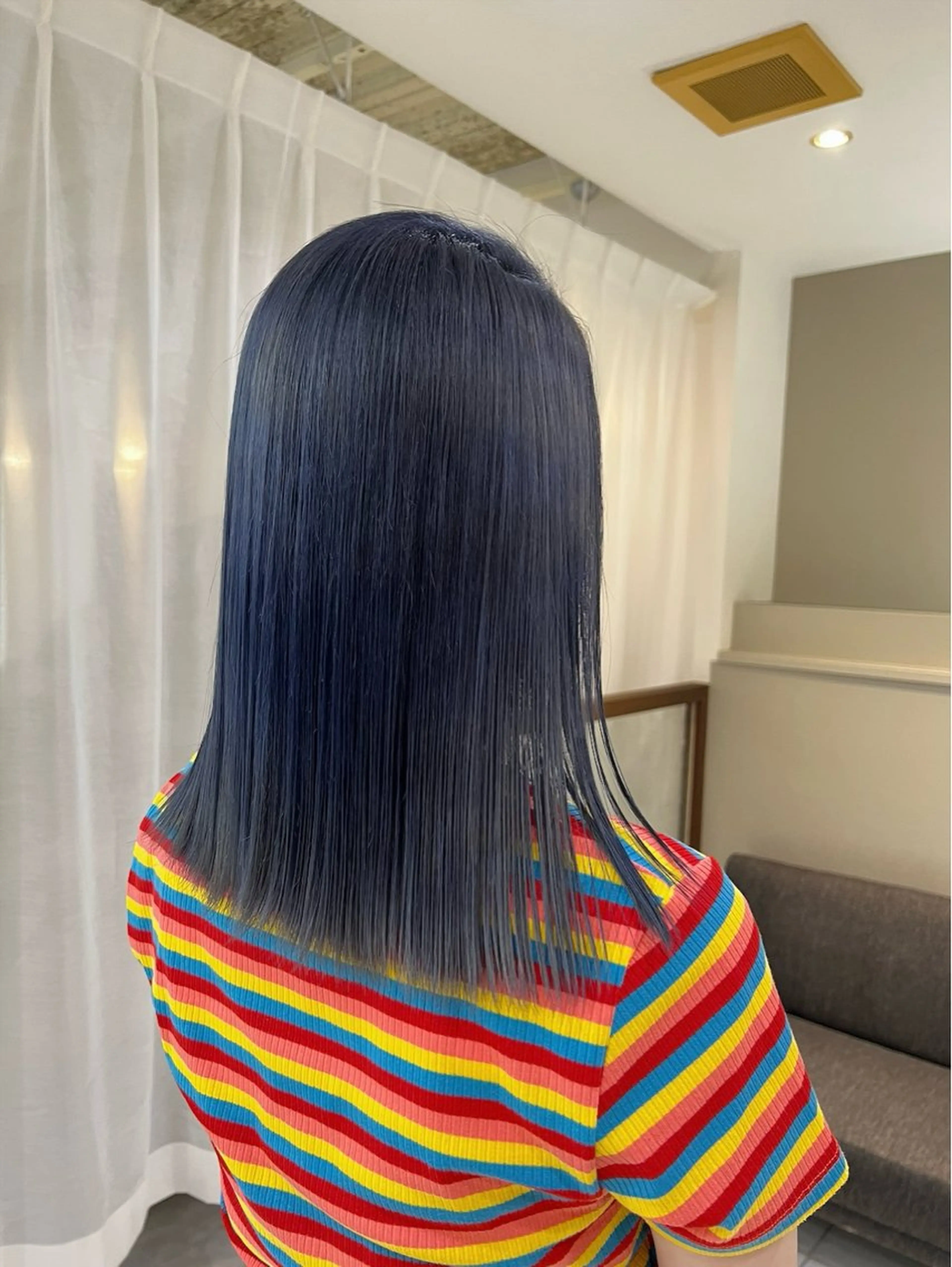 ミディアム カラー ブリーチ ネイビーカラー JULI 長田のヘアスタイル