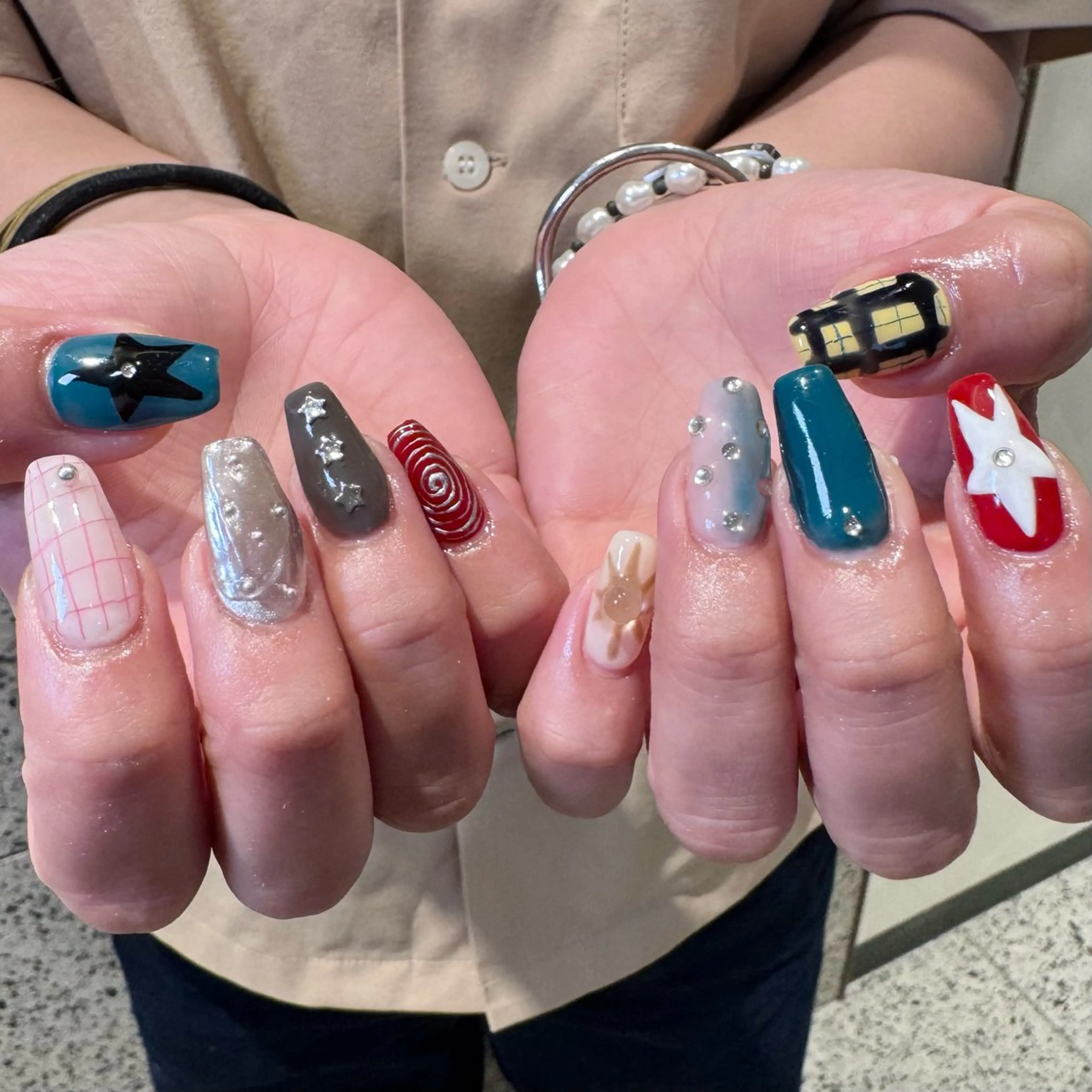 ネイル ミラーネイル RIEKO🍒 ワンホン♡推しネイルのネイルデザイン