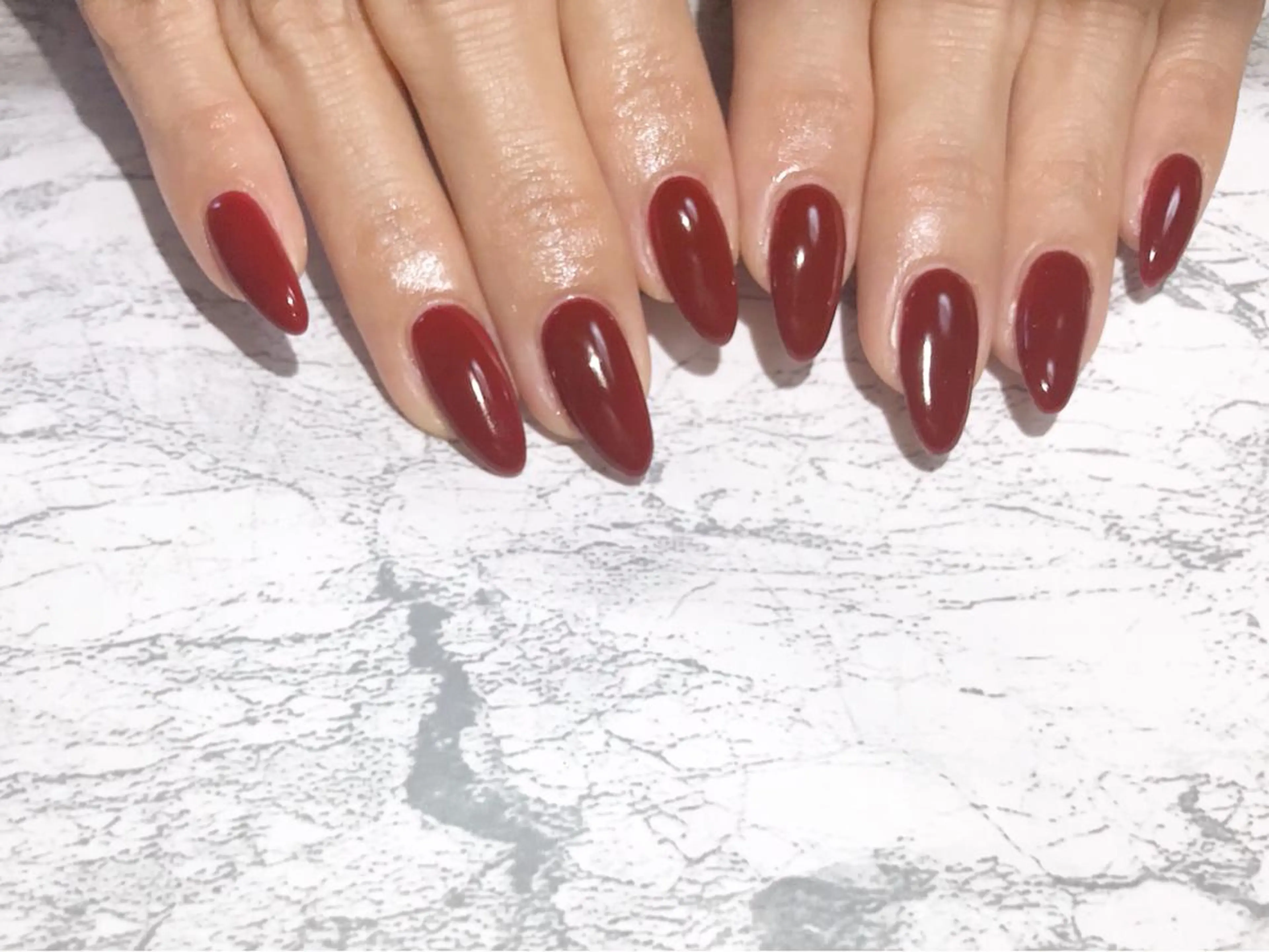 ネイル ボルドー フットネイル ニュアンスネイル ワンカラーネイル シンプルネイル ハンドネイル ネイル フフラ所属・nail fufla ♡yamane♡のネイルデザイン