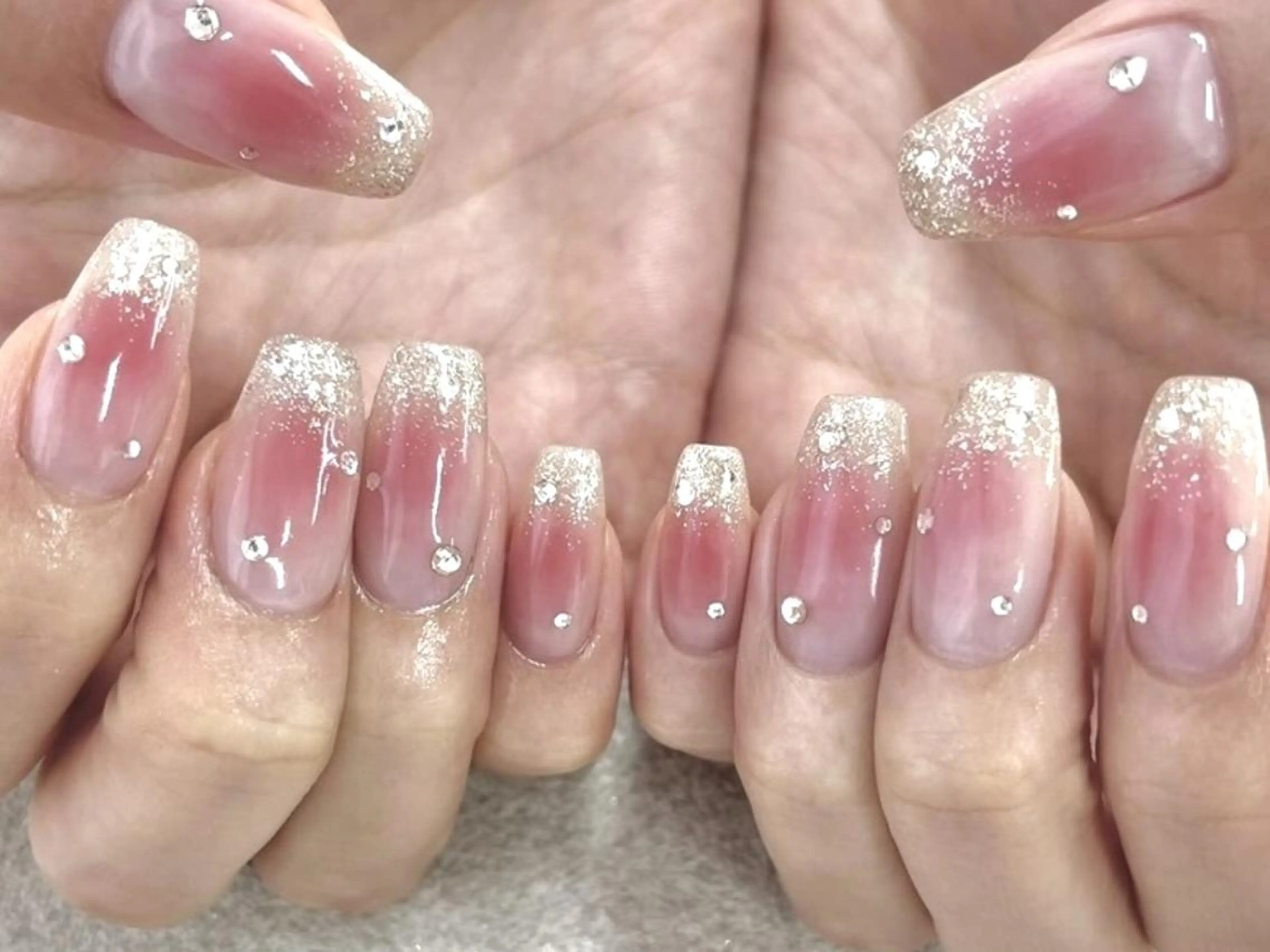ネイル アートネイル 持ち込み Shis_🦄shi 韓国風キラキラネイルのネイルデザイン