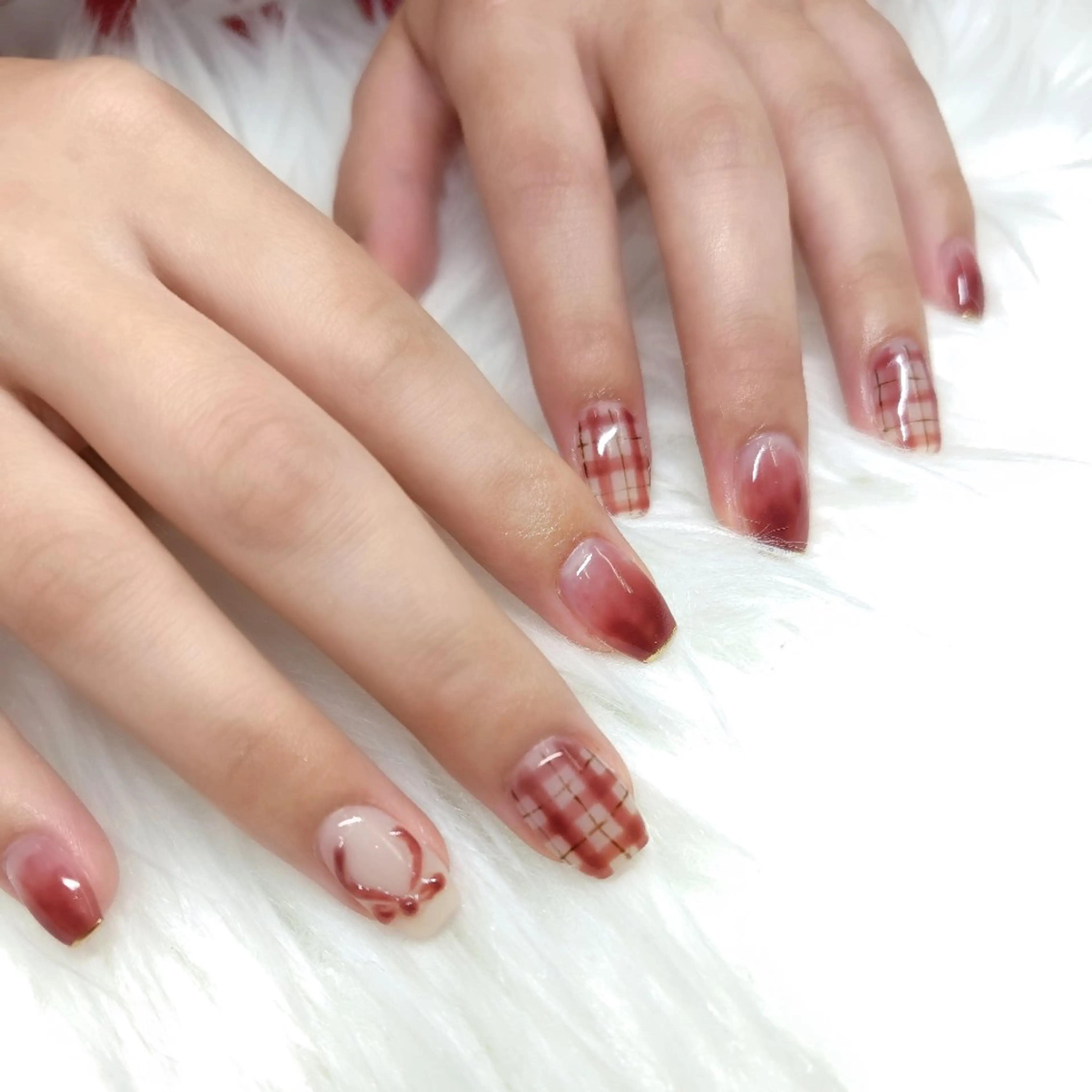 ネイル 持ち込み ニュアンスネイル リボン ハンドネイル Bianca浦和西口 ⭐mitoのネイルデザイン