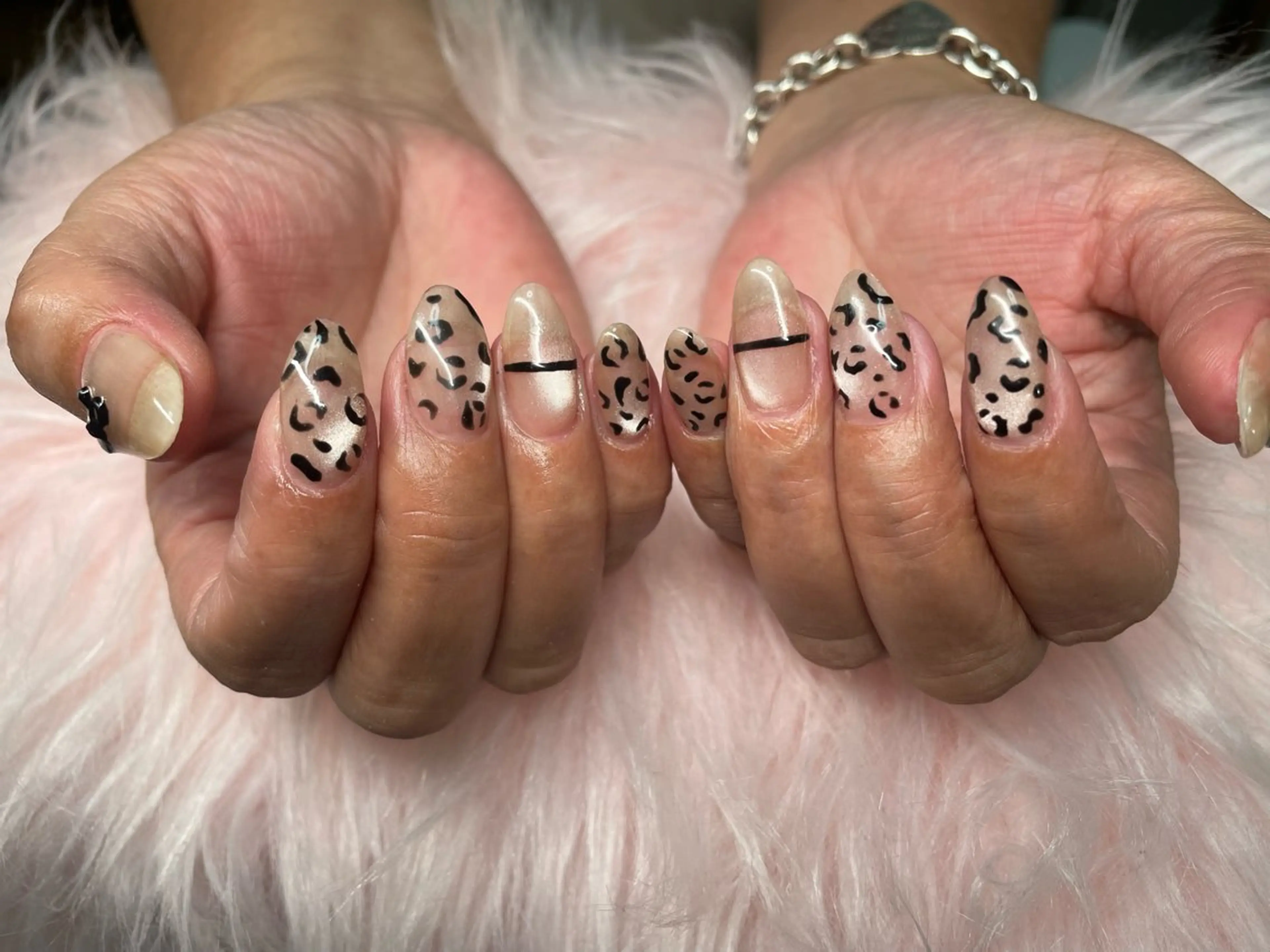 ネイル 安永 彩香のネイルデザイン