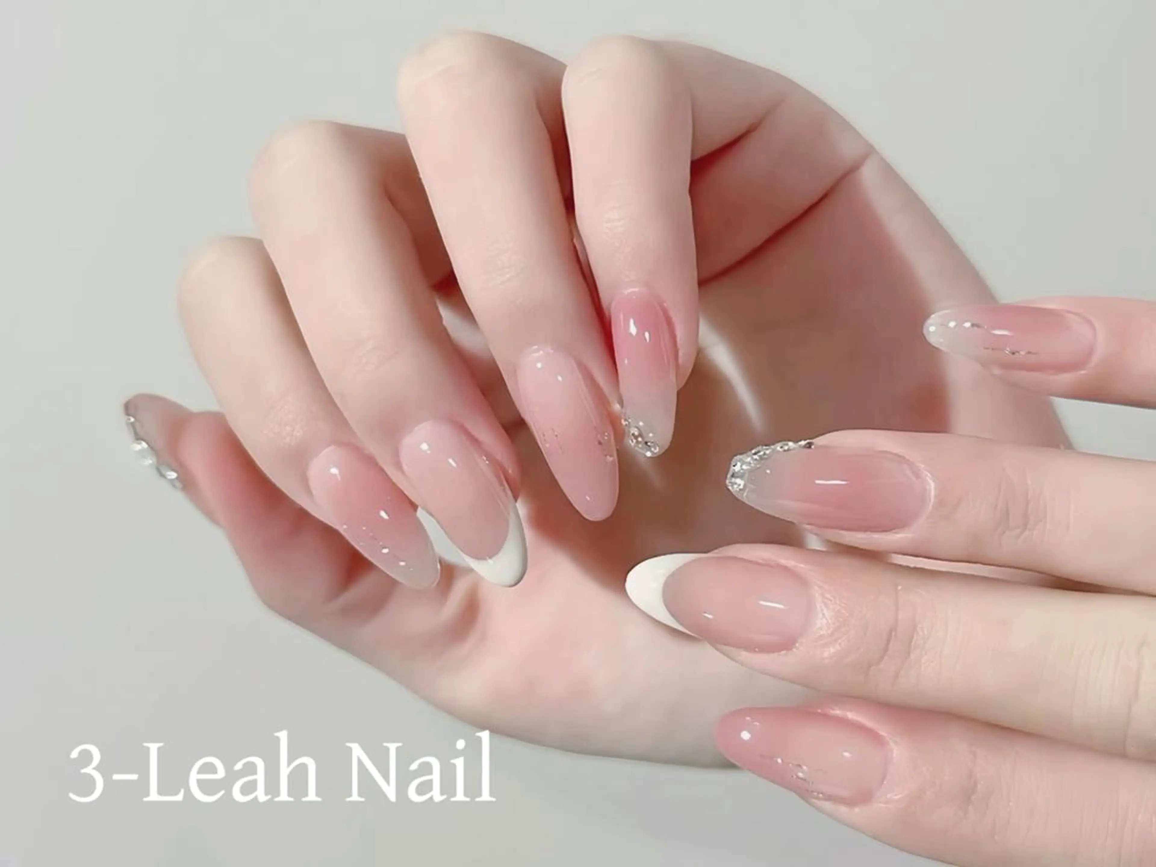 ミディアム ハンドネイル 💅 リリアのネイルデザイン