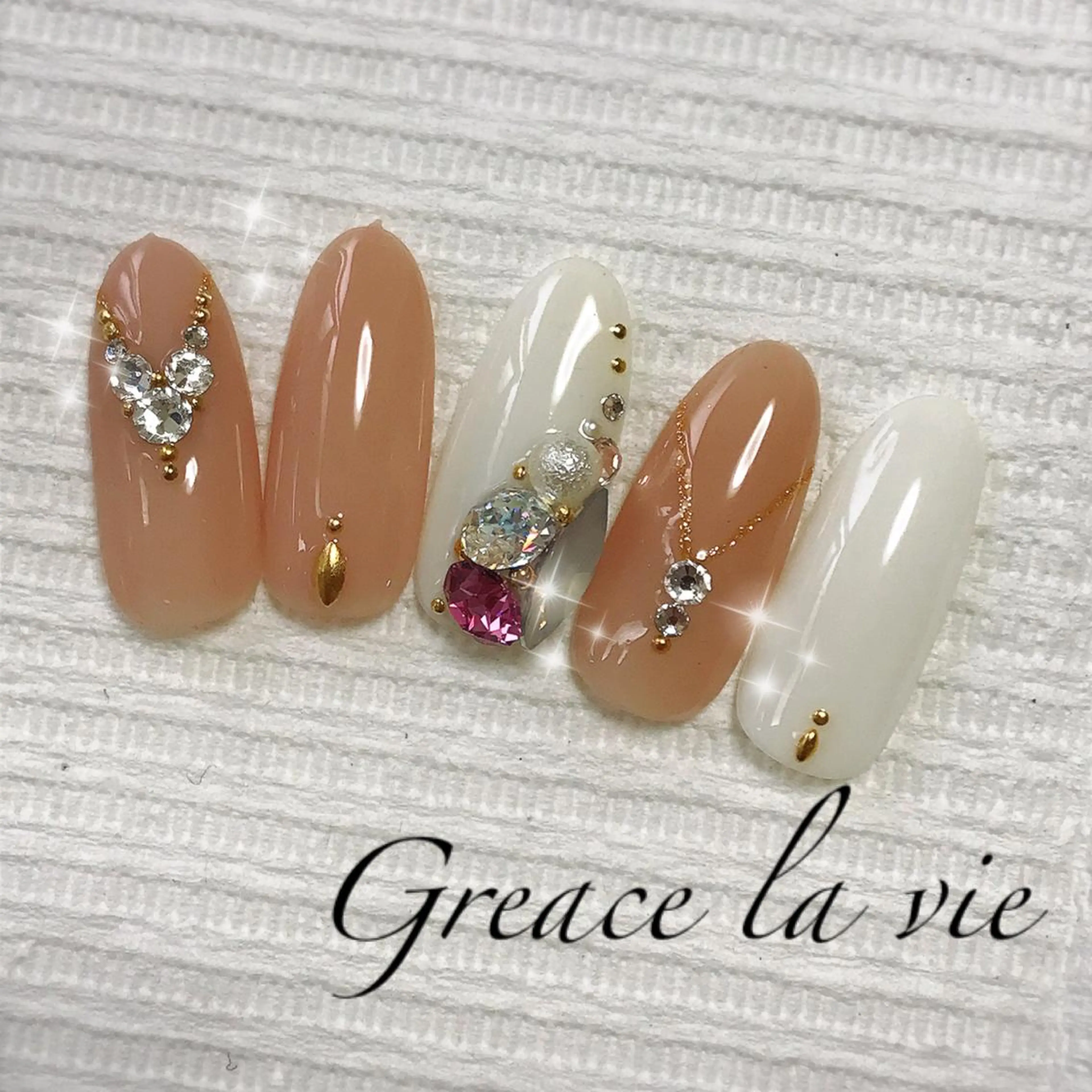 ロング カラー パーマ ヘアアレンジ キッズ ネイル マツエク・マツパ ネイルチップ Greace  la vieのネイルデザイン