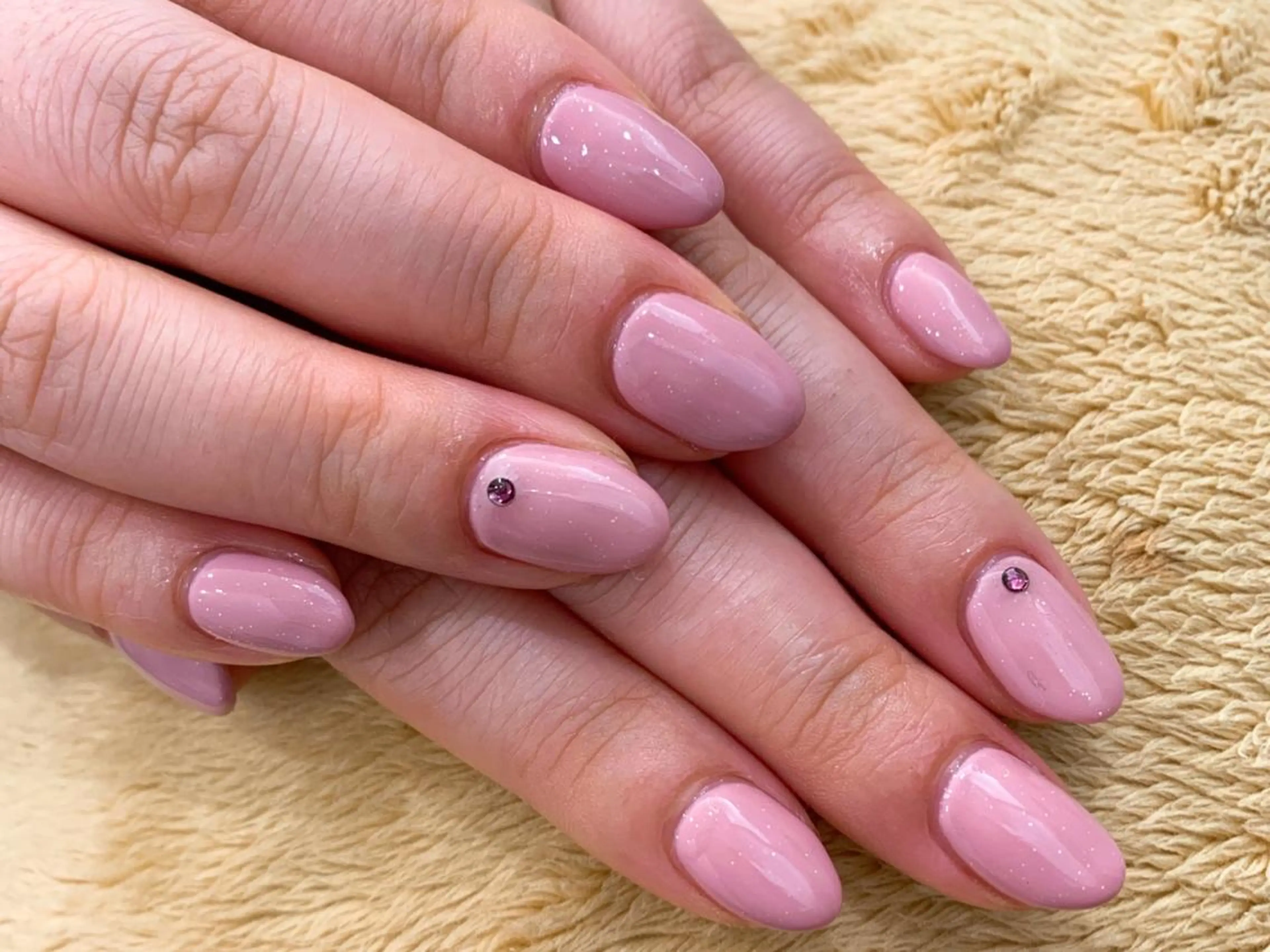 ネイル ワンカラーネイル ピンク ストーンネイル ハンドネイル 中川 愛理のネイルデザイン