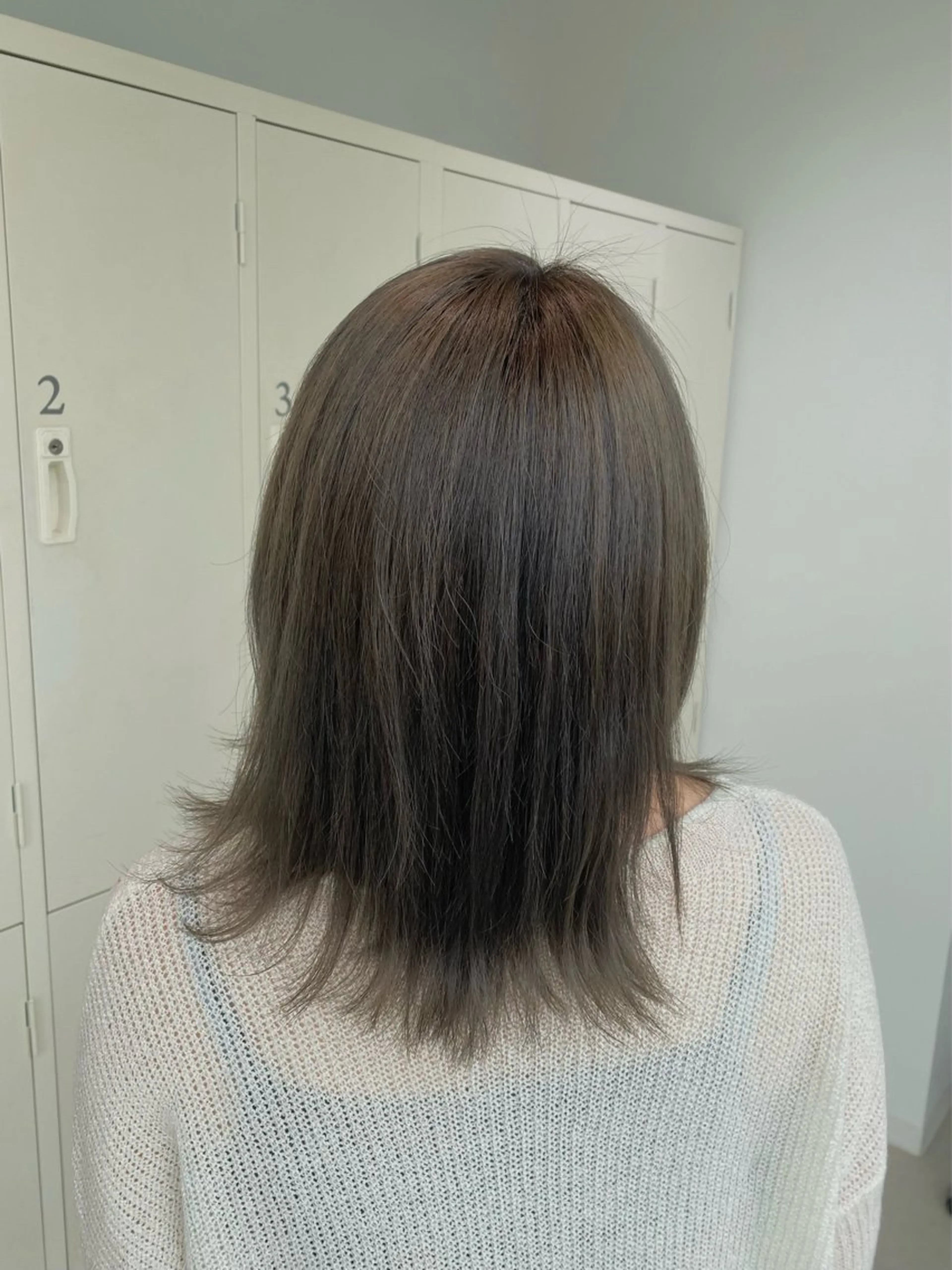 カラー オリーブグレー towa / EIGHTのヘアスタイル