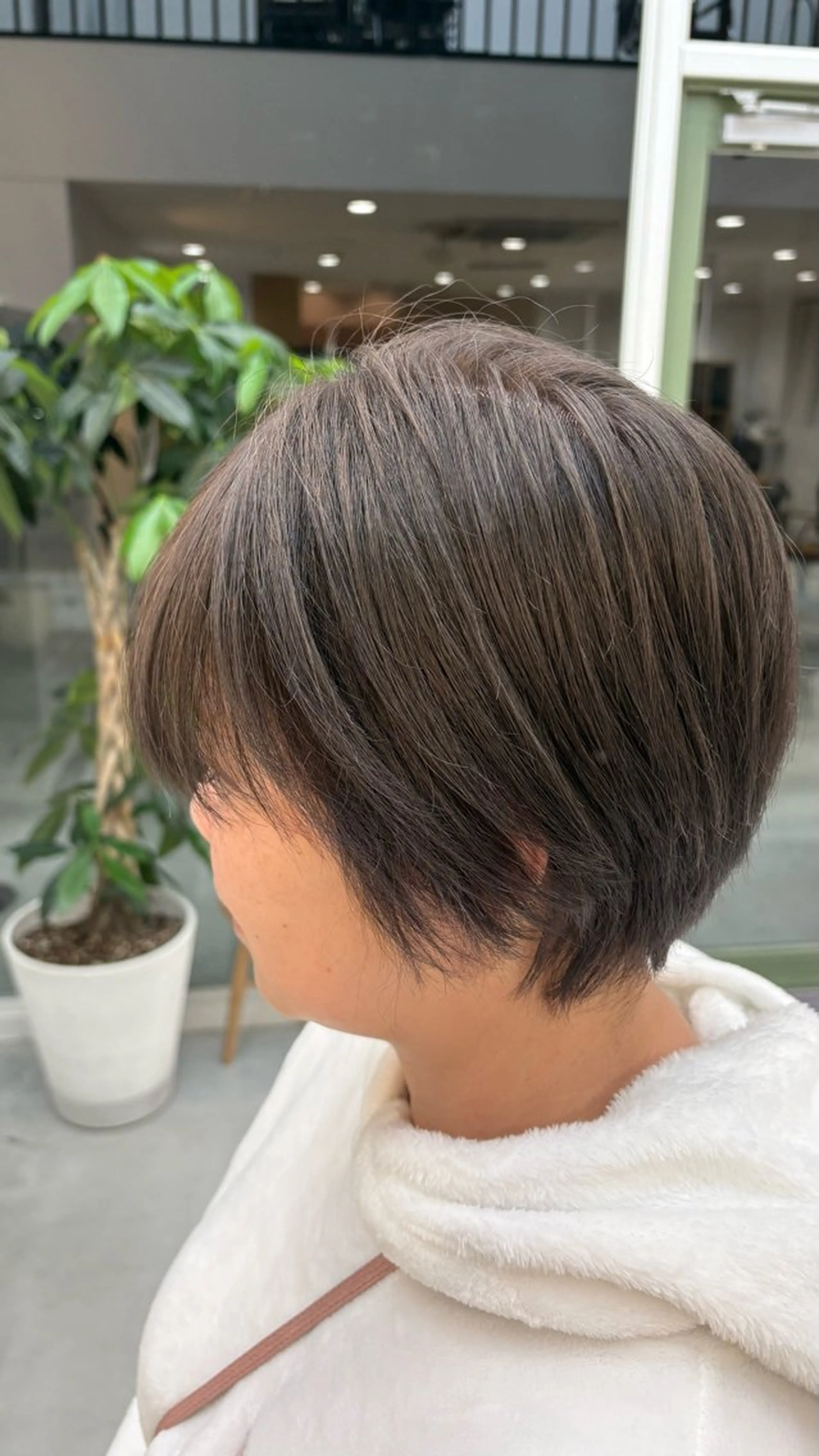 カラー ブリーチ 透明感カラー グレージュ ヘアカラー 齋藤 そらのヘアスタイル