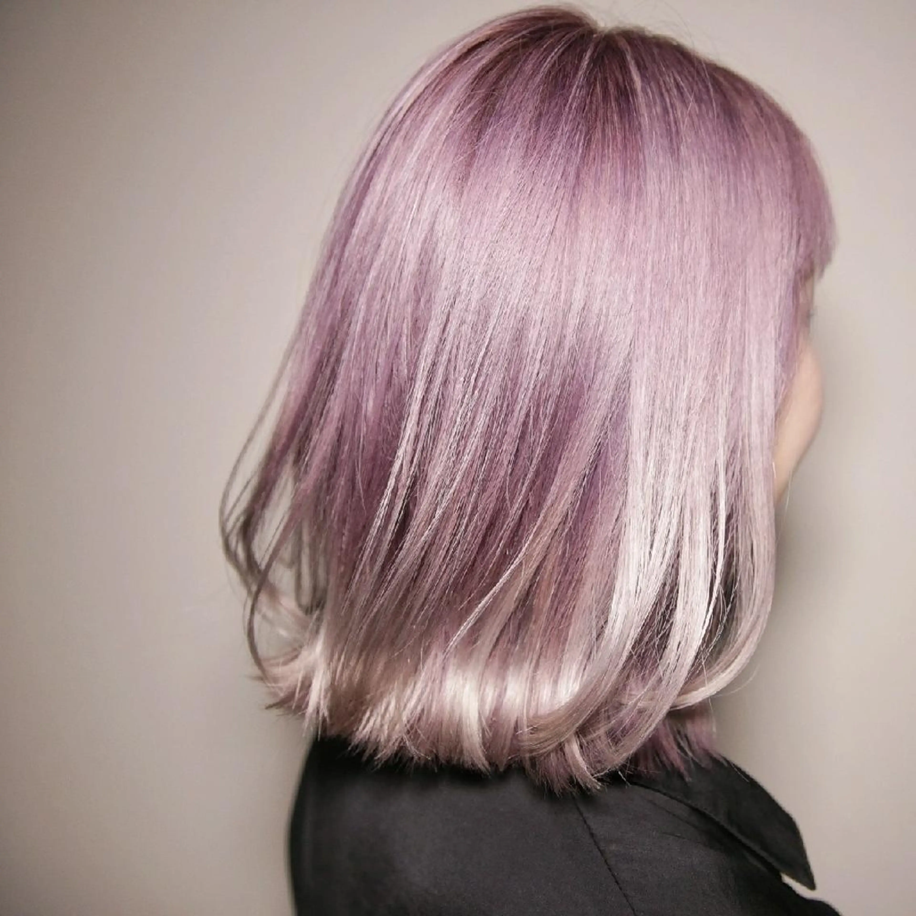 カラー ミディアム ブリーチ ピンクカラー バイオレットカラー 艶髪✨ハイトーン ✨ホワイト✨北宗一郎のヘアスタイル