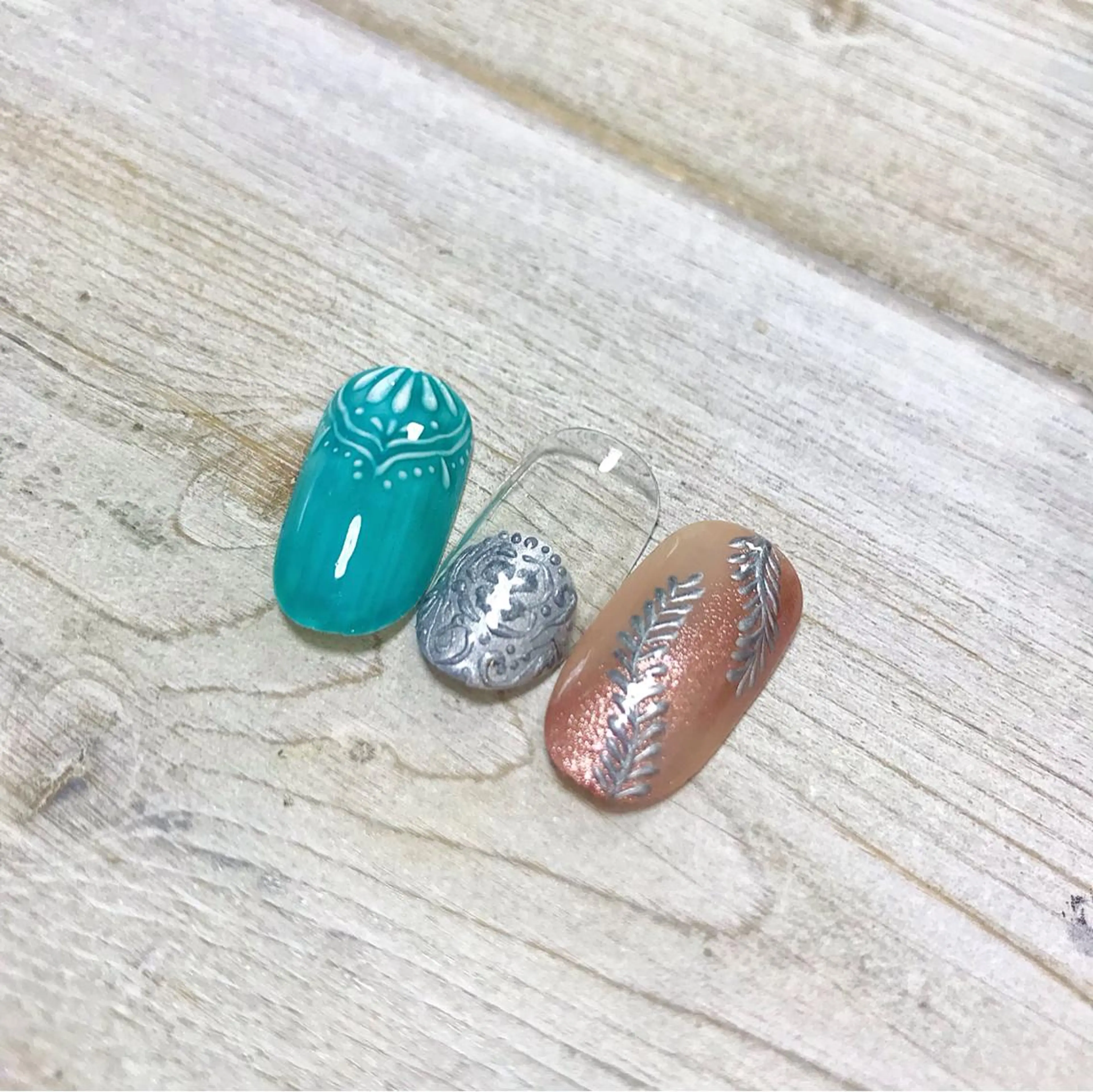 ネイル elu ：nail＆eyeのネイルデザイン
