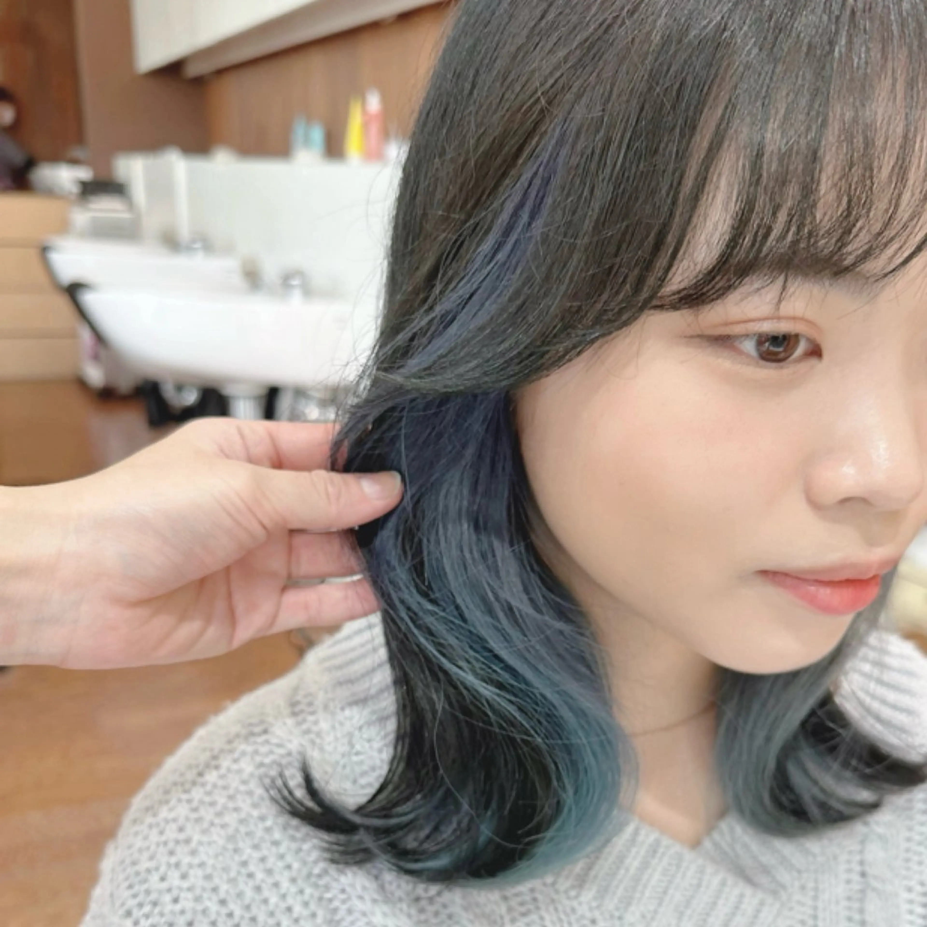 【ミニモ限定💛】イヤリングカラー(ブリーチ込み)の写真