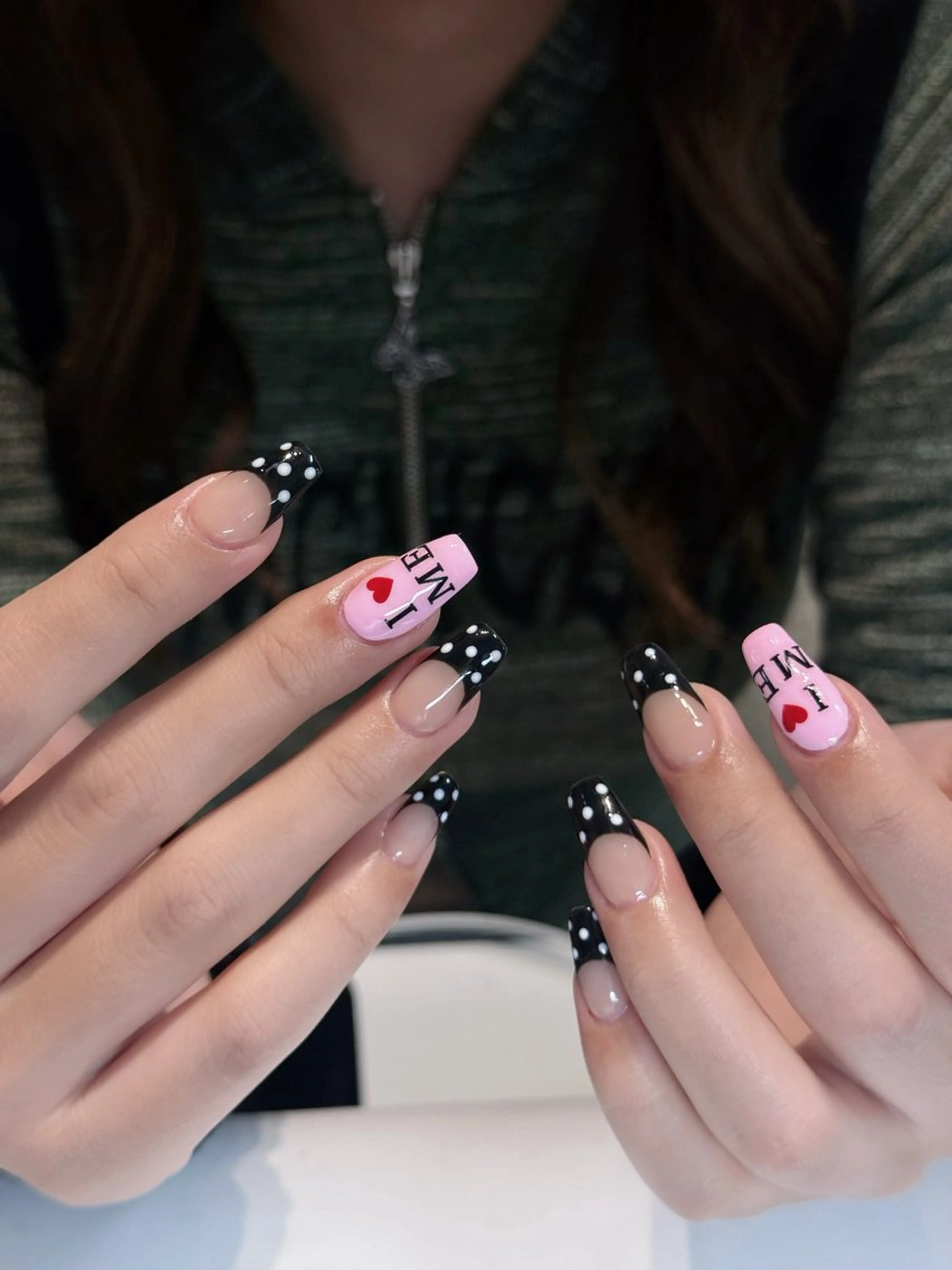 ネイル ボルドー ブラウン チークネイル ドット フットネイル Julli NailStudioのネイルデザイン