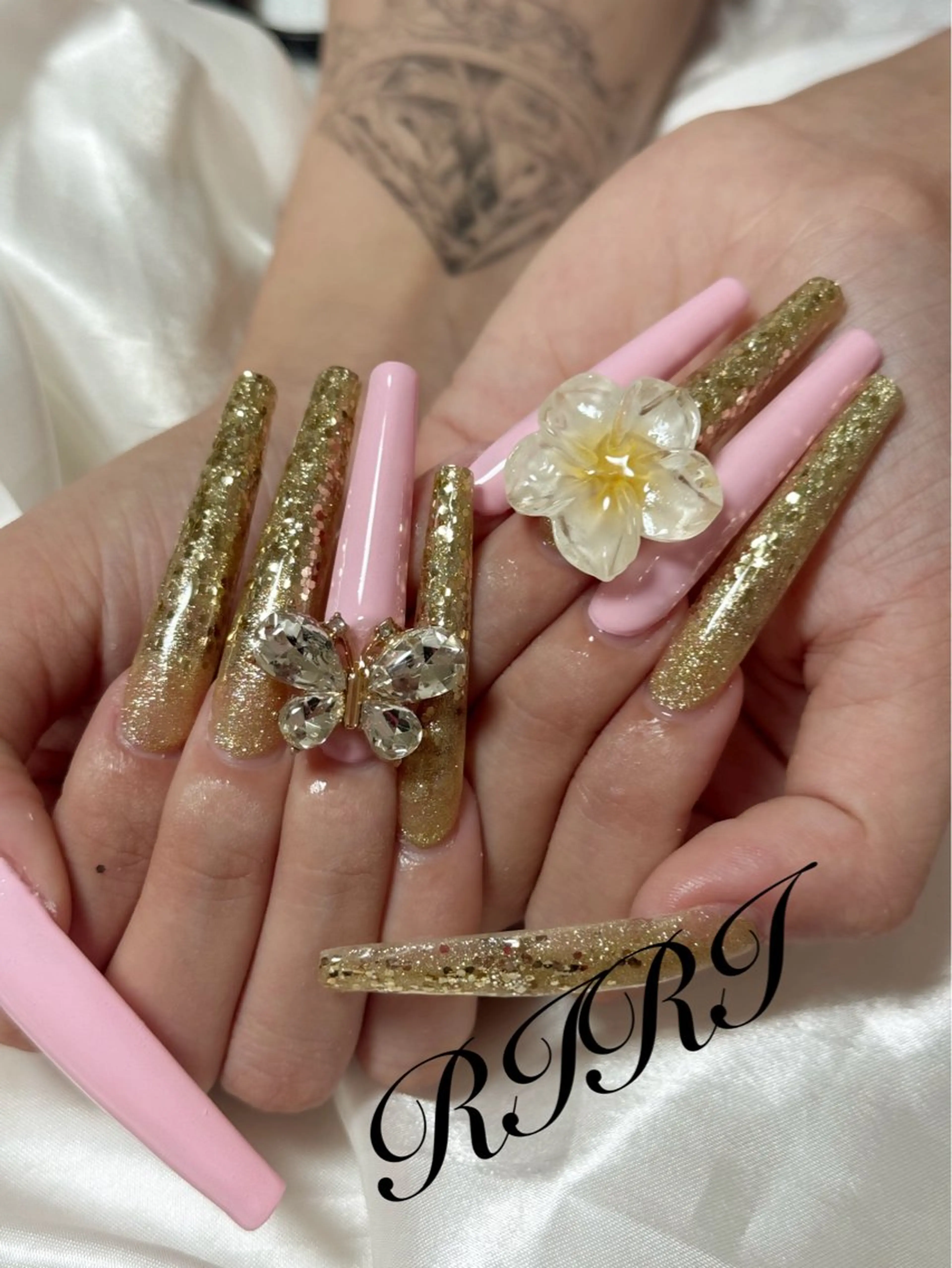 ネイル ジェルネイル ロングネイル ピンク スカルプネイル シンプルネイル ハンドネイル riri オーナーのネイルデザイン