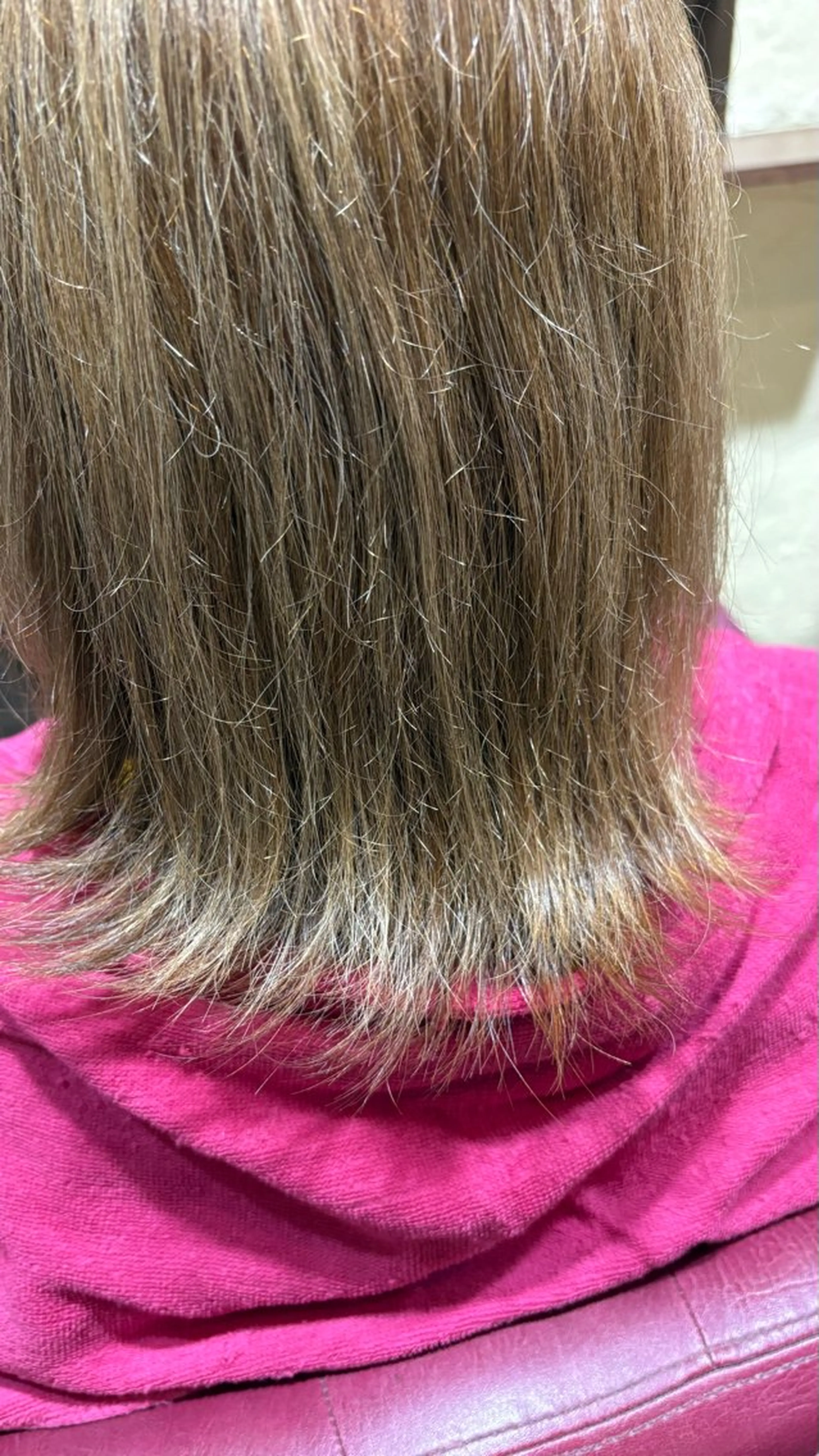 ミディアム 宇井 沙世子のヘアスタイル