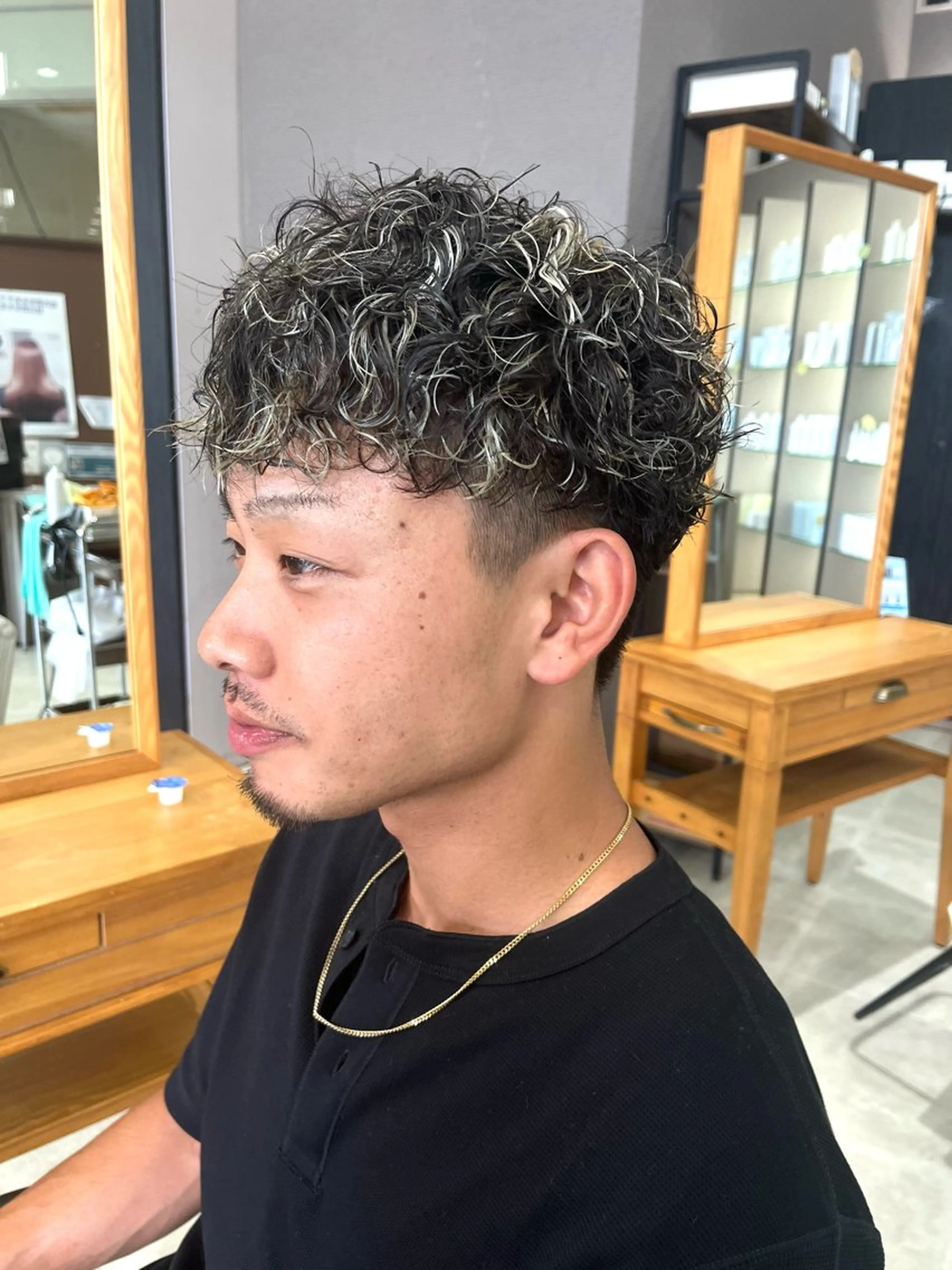 ショート カラー パーマ メンズ メンズメッシュ メンズパーマ スペインカール メッシュ カット ヘアカラー パーマ メンズ特化✨パーマス タイル大得意安田海斗のヘアスタイル